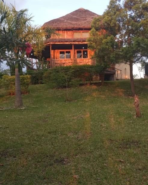 This is a family cottage that can host to 4 to 6 guests. With a magnificent view of the Queen Elizabeth National Park and Rwenzori ranges..
It's a self contained cottage with all that you need from kitchen to lavatory..

Book with us now on Airbnb an