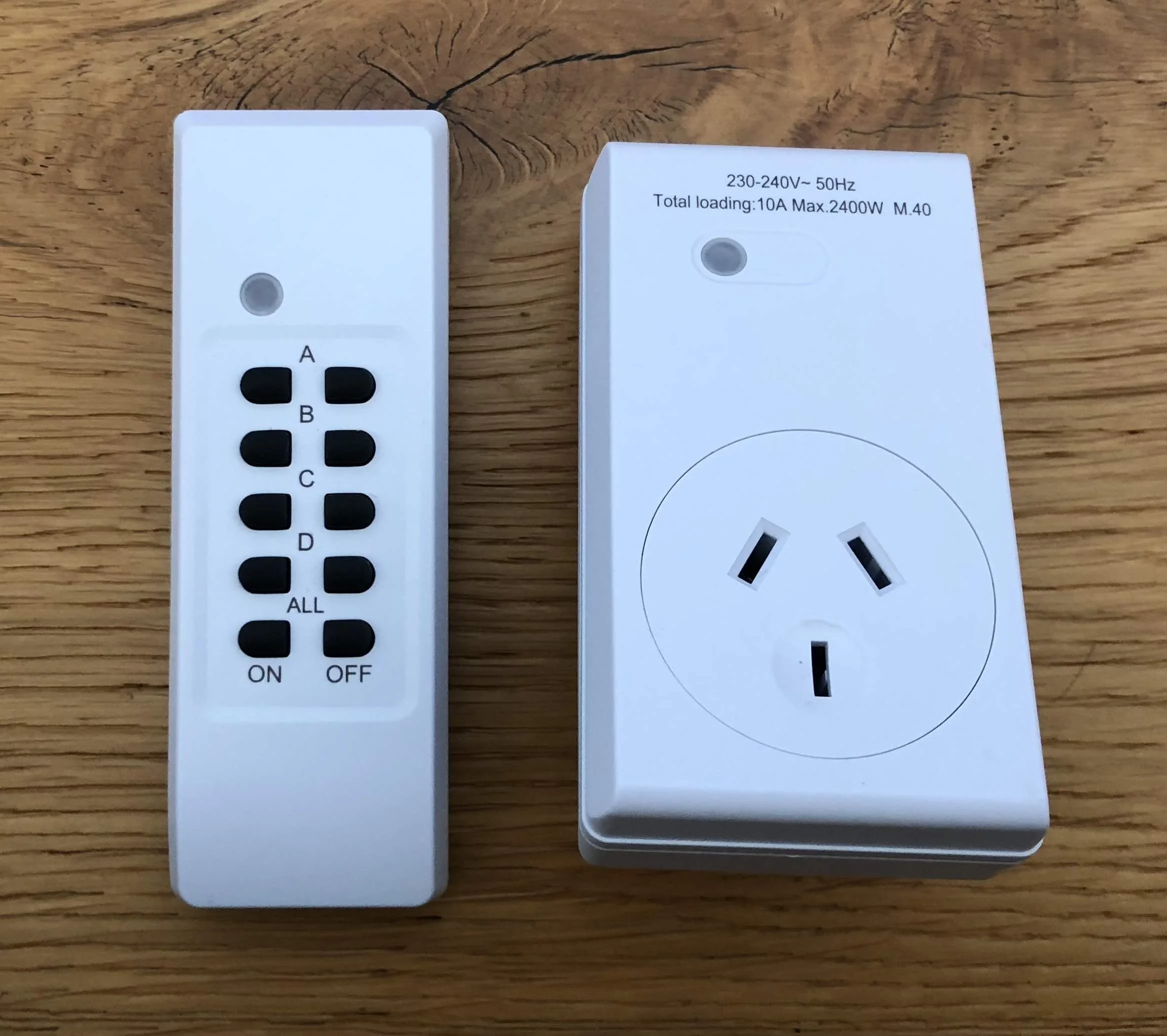 Remote power switch with plug adaptor and wireless remote control.
