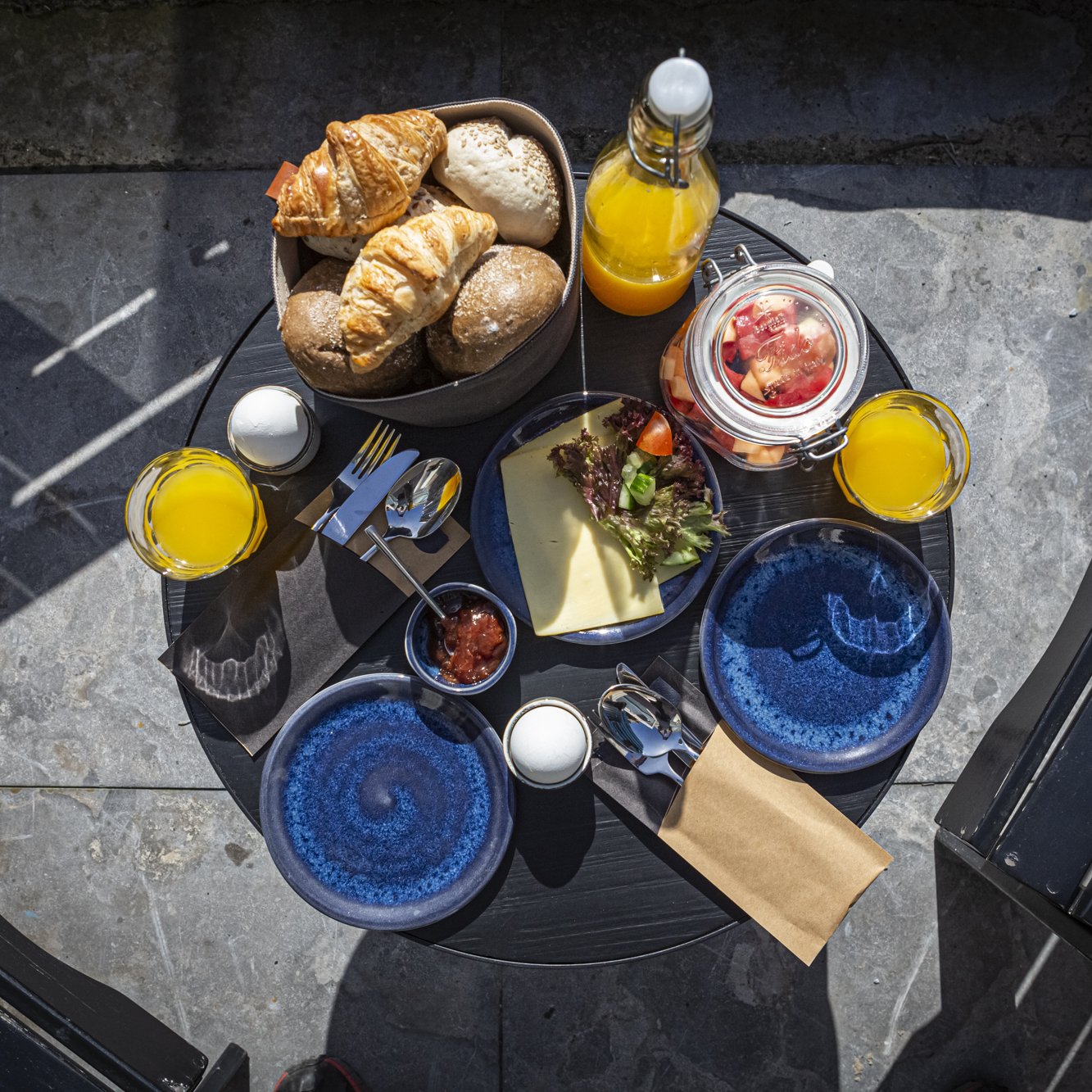 Strandhotel-Camperduin-twopers-duinkamer-terrace-breakfast-w2.jpg