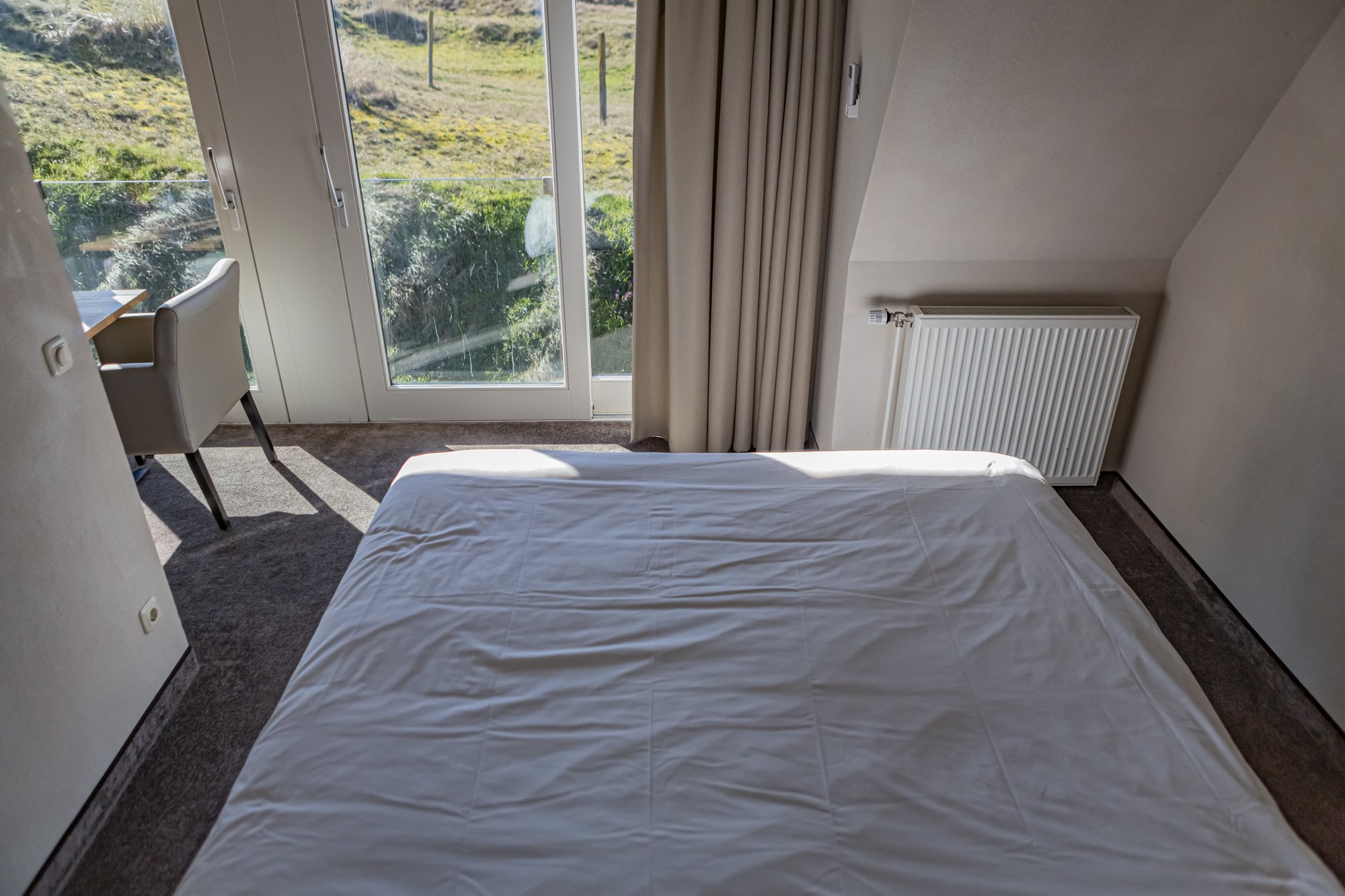 Strandhotel-camperduin-duinen-juniorsuite-bed7-w.jpg