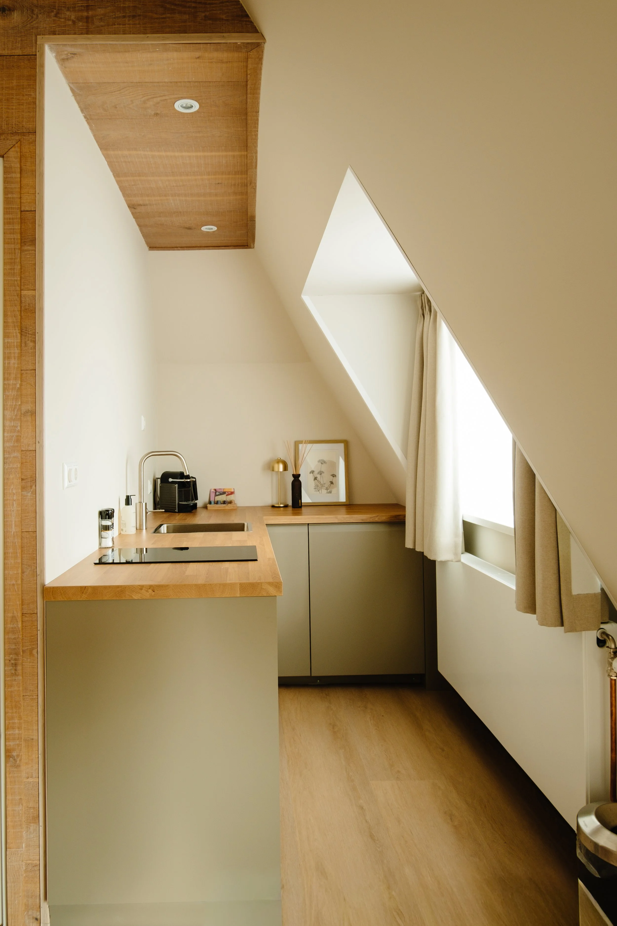 beach-hotel-family-studio-dune-view-kitchen.jpg