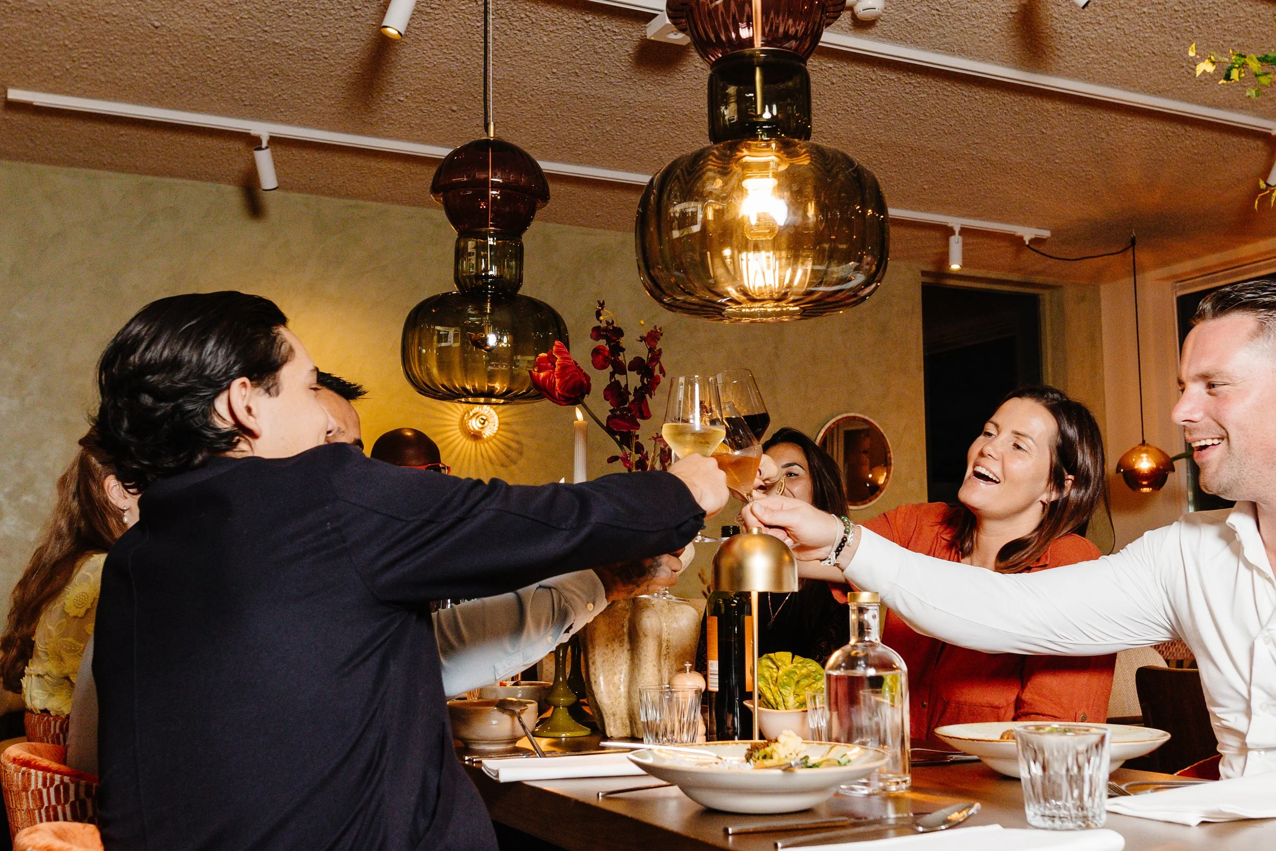 strand-hotel-restaurant-dünenblick-abendessen-proost.jpg