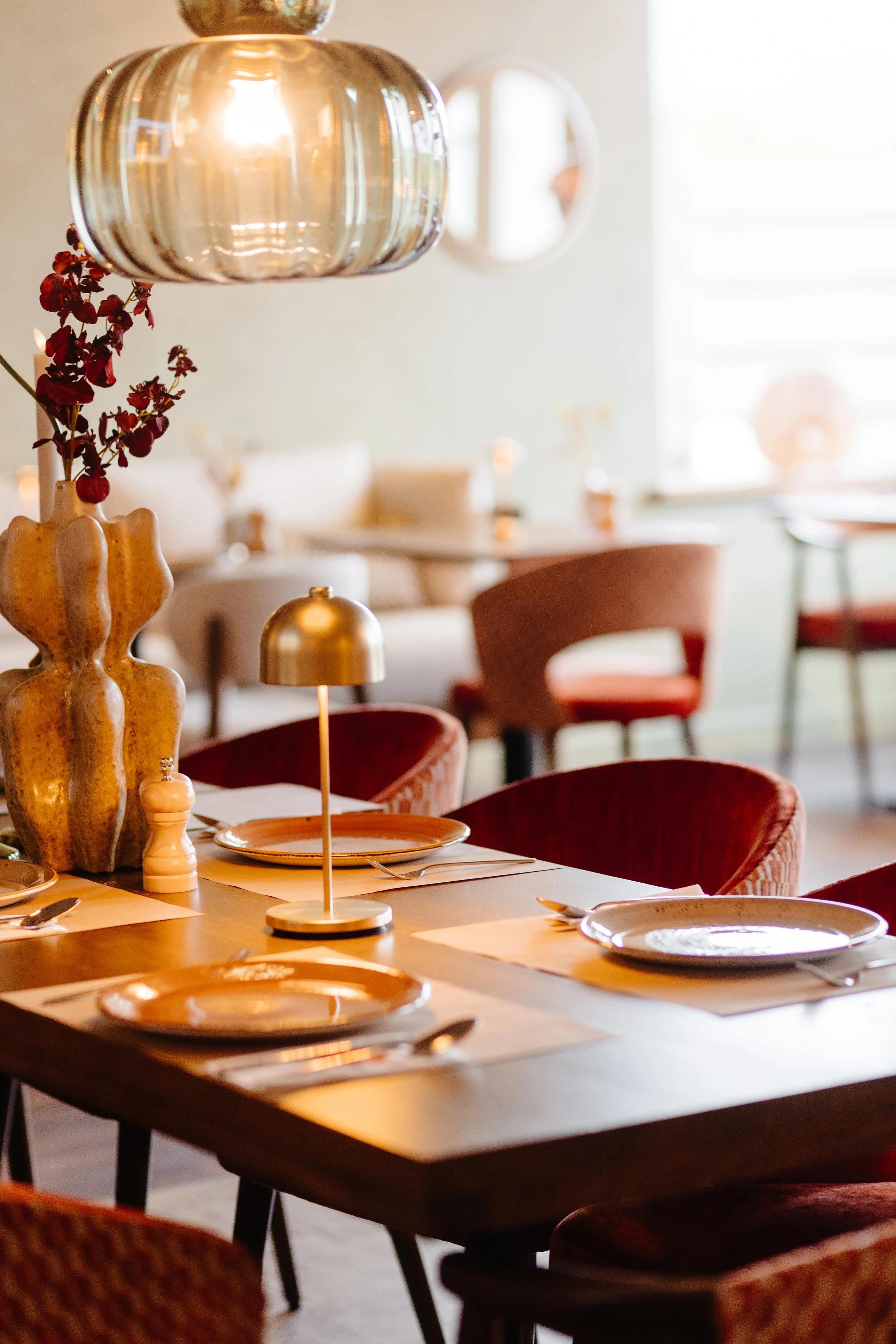 strand-hotel-restaurant-atmosphaere-lesetisch.jpg