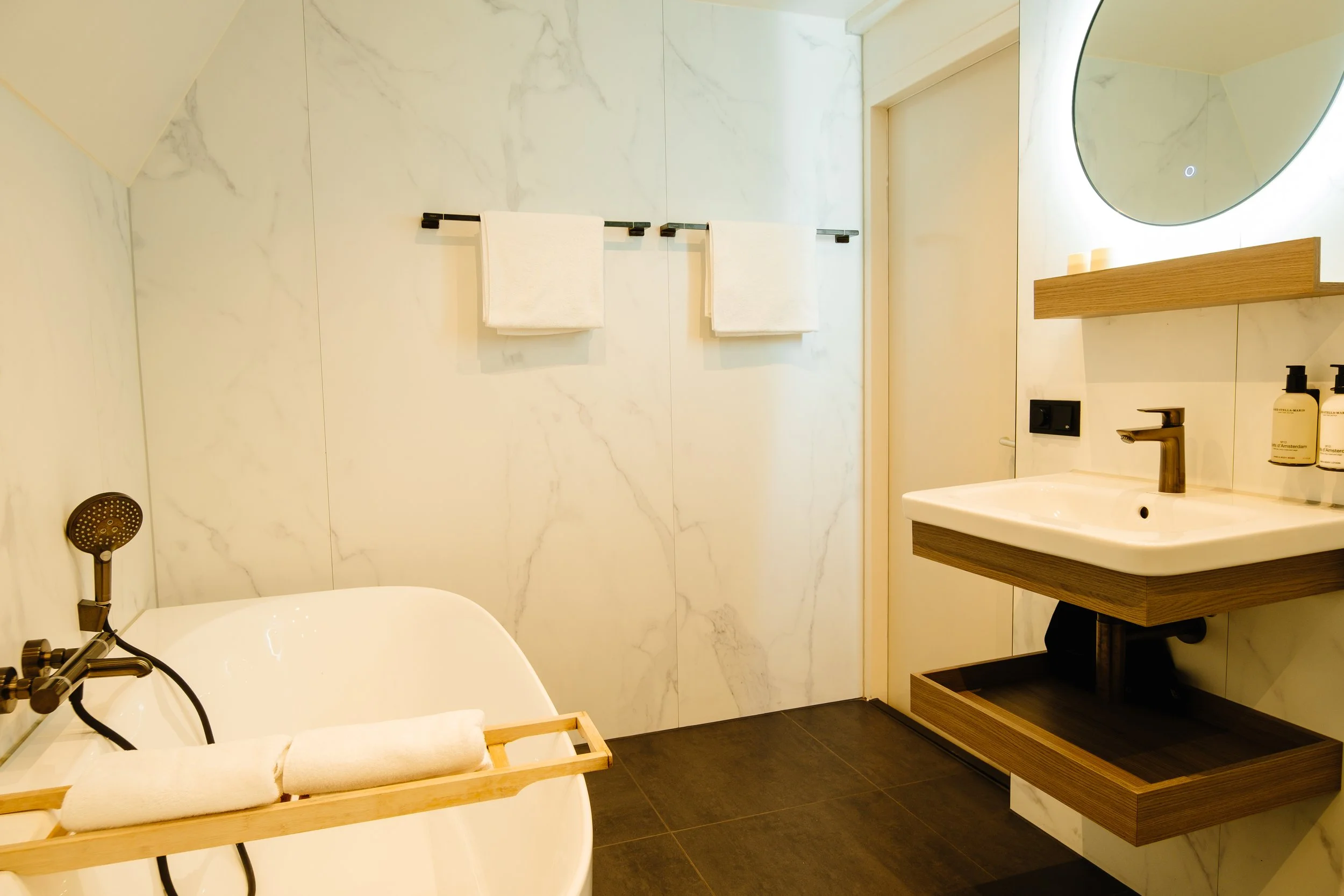 beach-hotel-family-studio-dune-view-bathroom-2.jpg