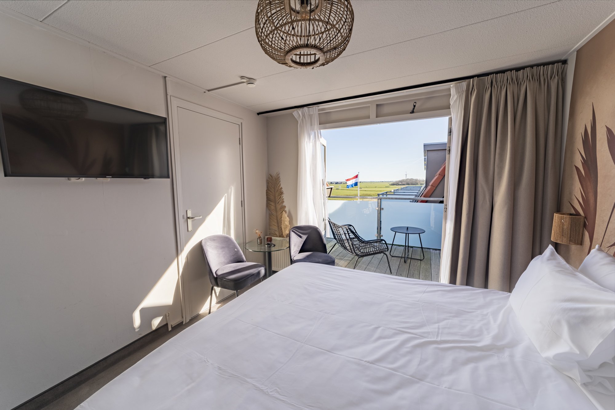 Beach hotel-camperduin-two-seater-polder-bed-balcony.jpg