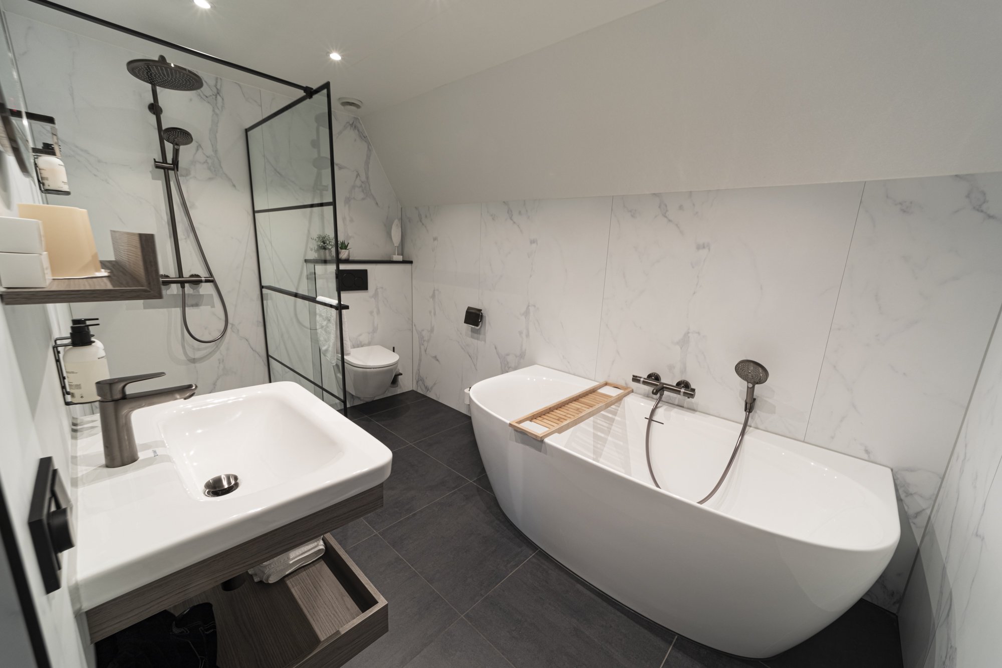 Family studio-dune-side-lig bath.jpg