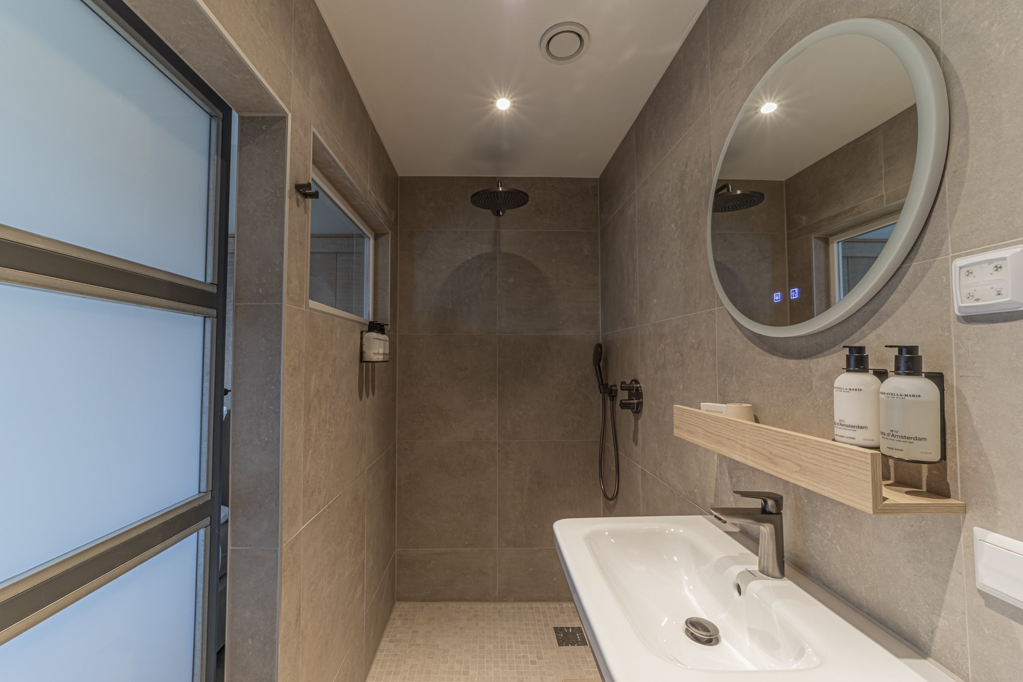 Strandhotel-Camperduin-Schoorl-Studioc-bathroom5.jpg