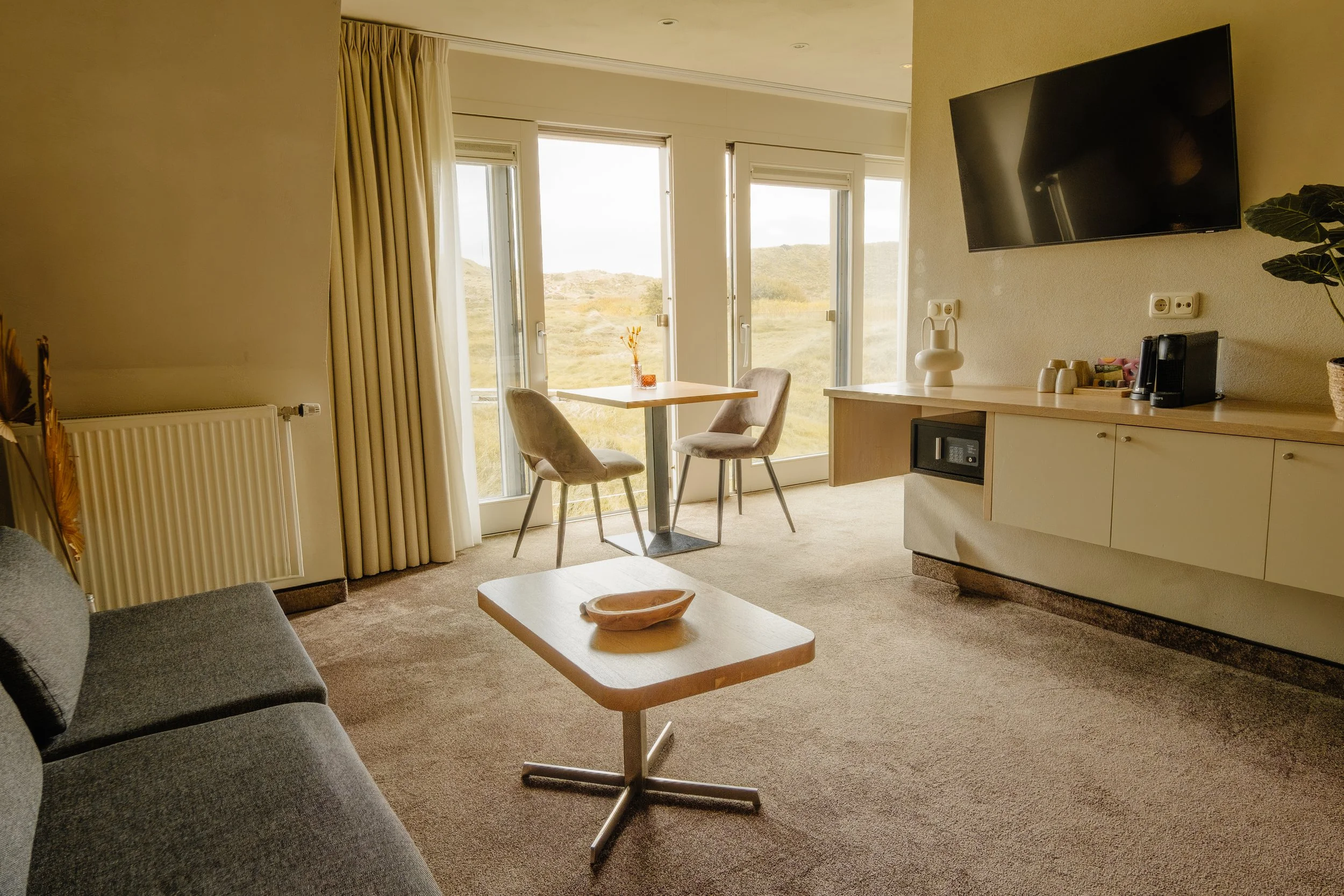 juniorsuite-duinzicht-woonkamer.jpg