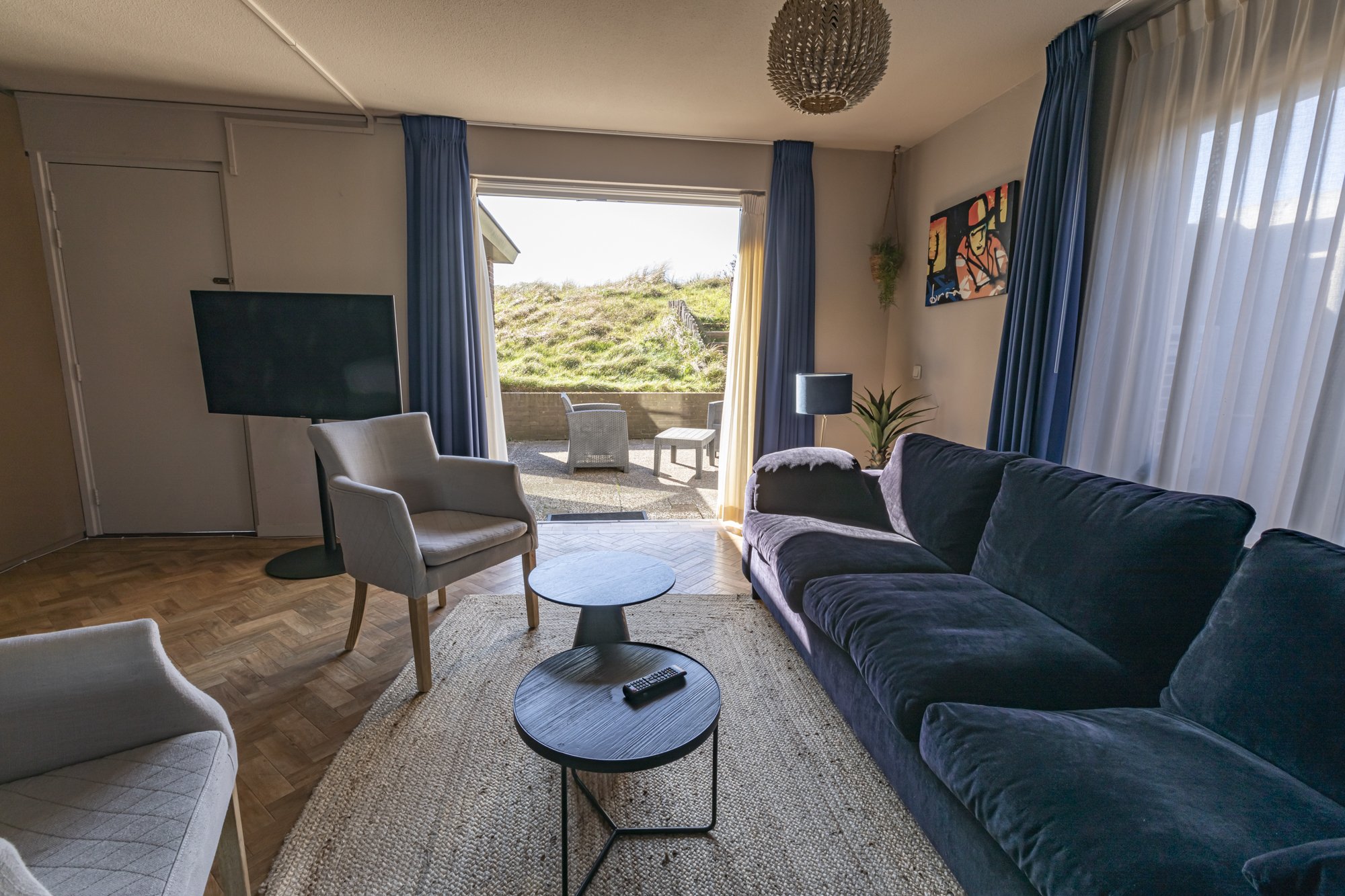 Strandhotel-camperduin-hotelsuite-woonkamer-terras-w.jpg