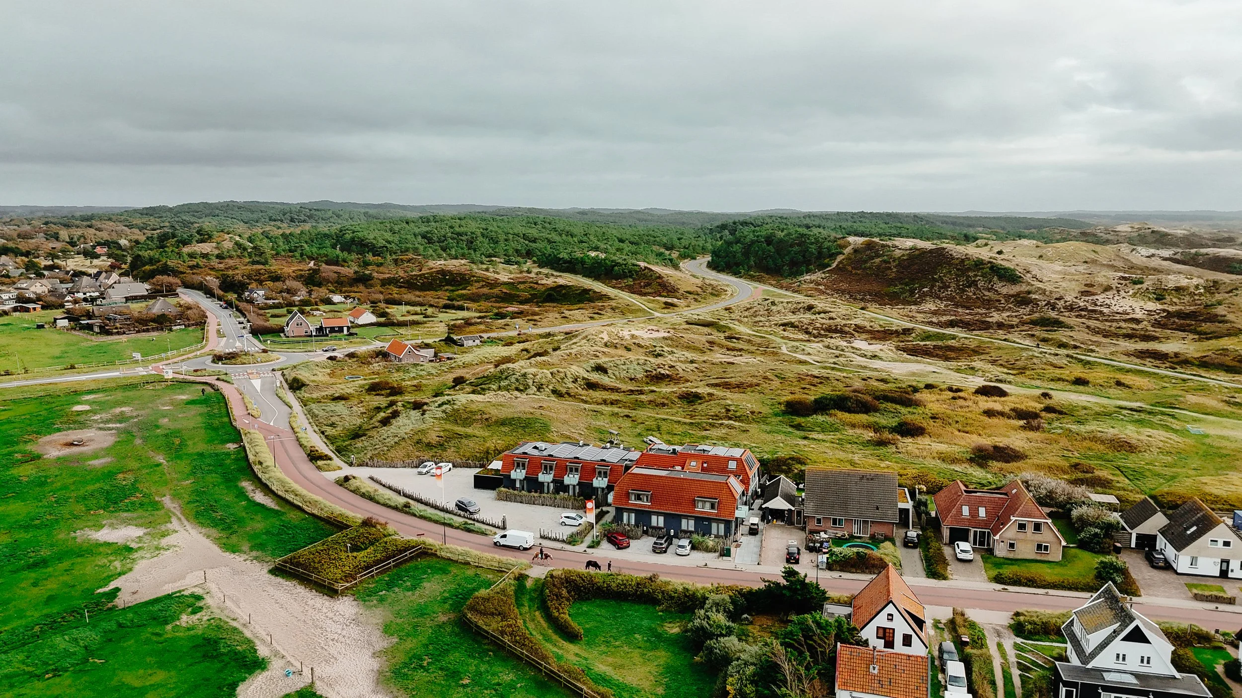 strand-hotel-camperduin-luftfoto-bos.jpg