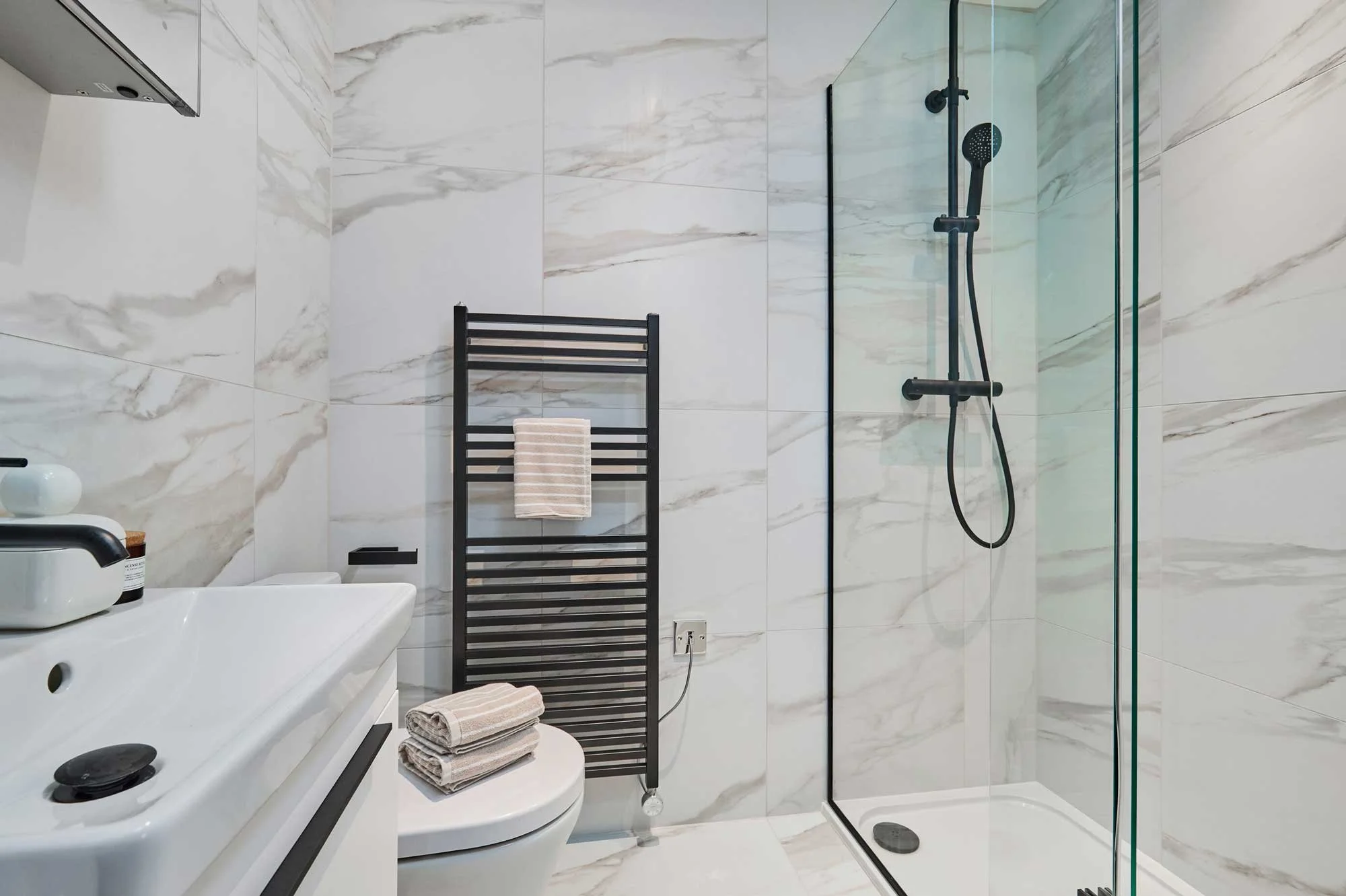 Apartment 9 - Bathroom