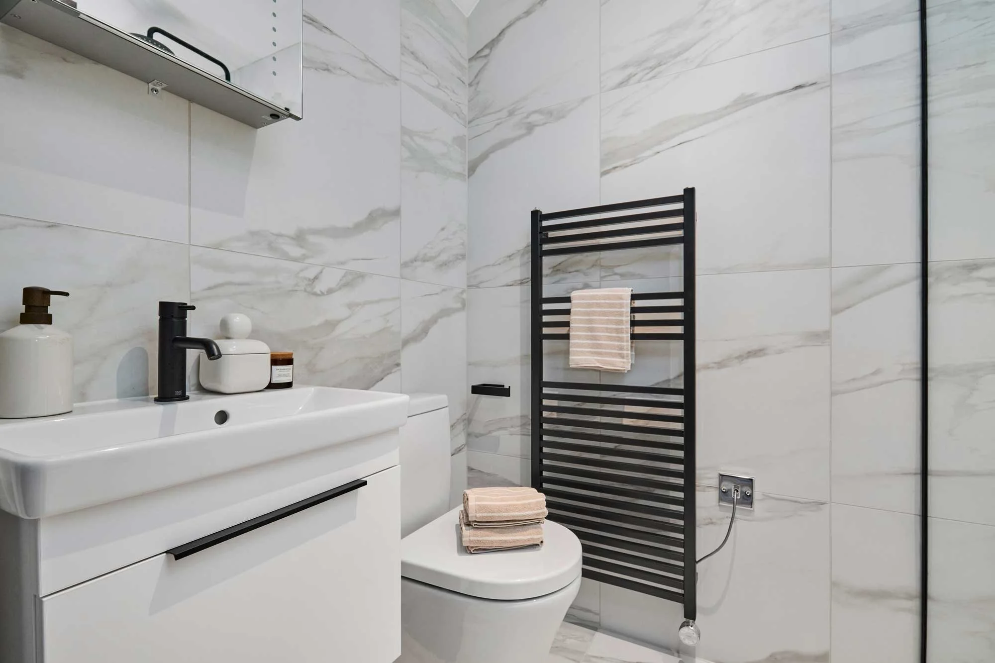 Apartment 9 - Bathroom