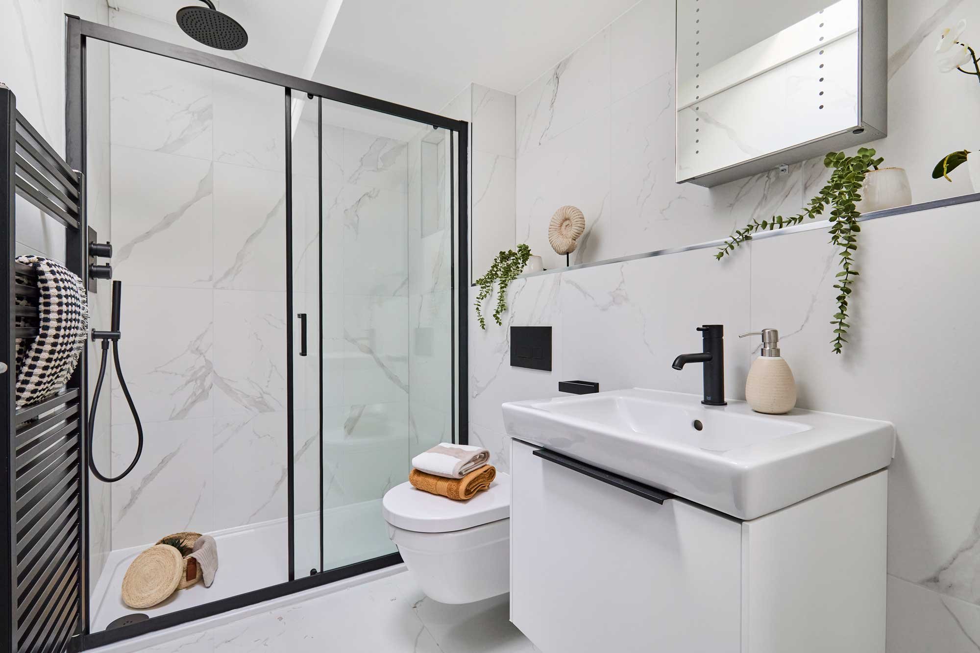 Apartment 9 - Bathroom