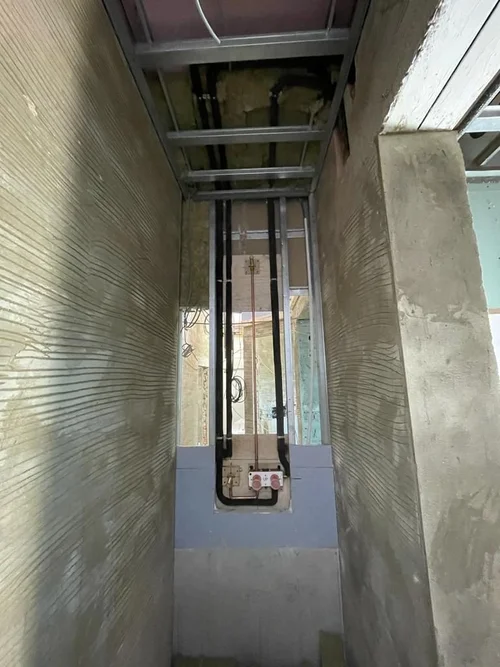 Oakwood Court bathroom