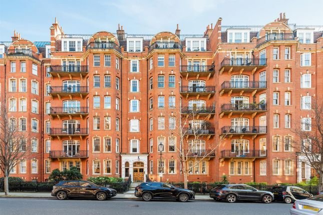 Oakwood Court, Kensington — apartment interior