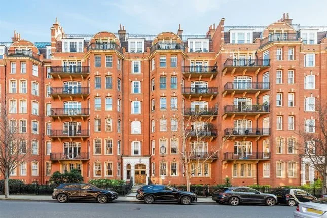 Oakwood Court, Kensington