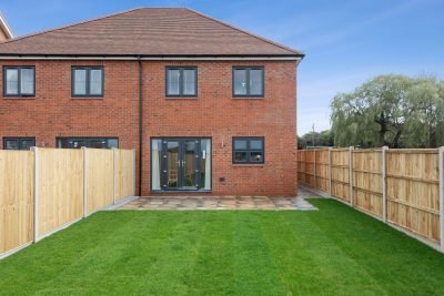 Plot-1-Meadow-View-Nazeing-Back-400x267.jpg