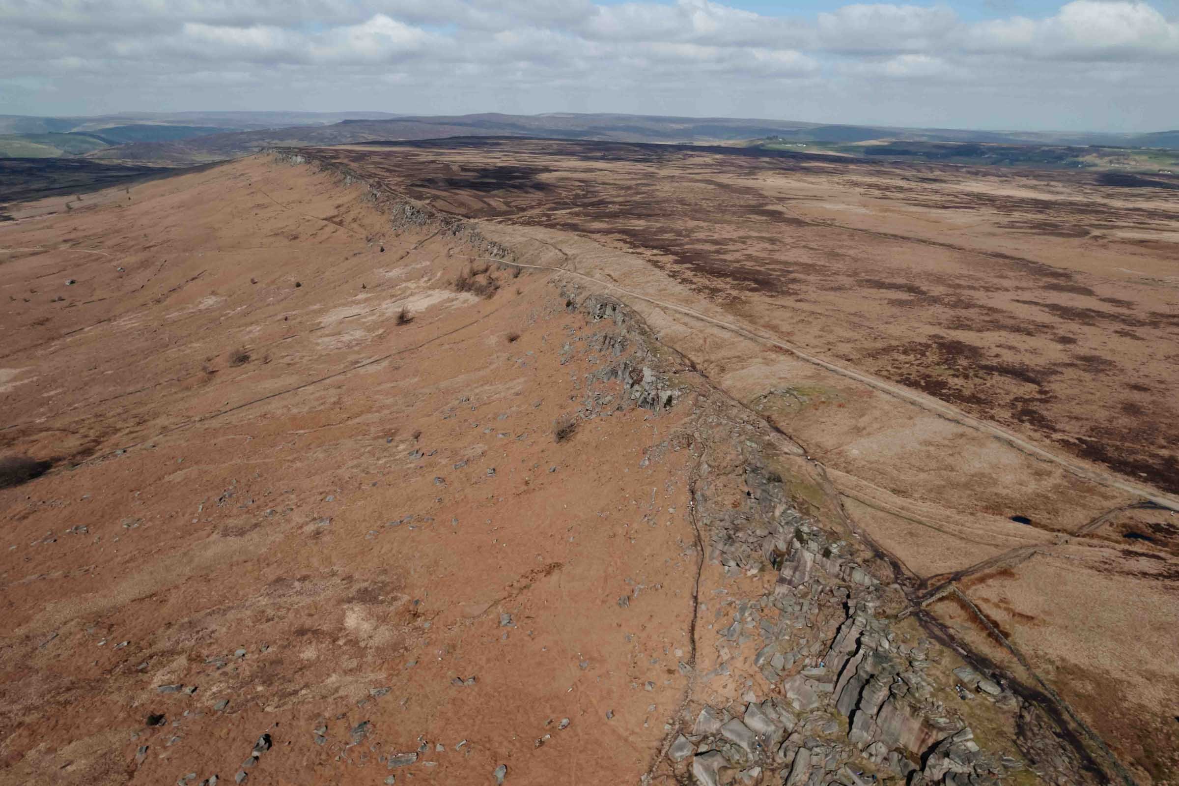 Peak-Divide-01_2023-Reportage_Elliot-Waring-003.jpg