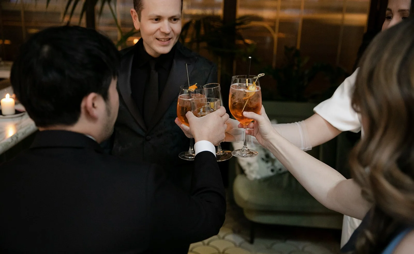 A wedding day at Venteux Chicago inside the Pendry Hotel.