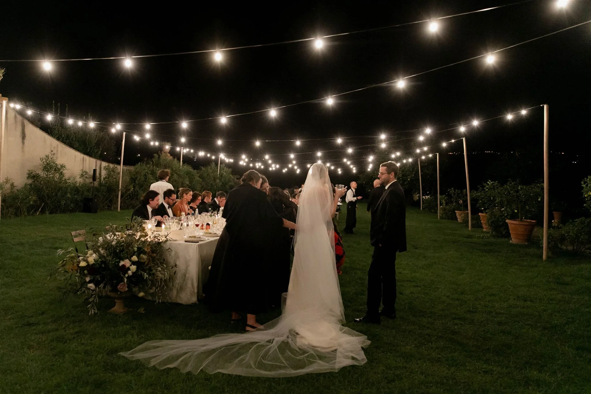 Garden wedding reception on a wedding day at Villa Medicea Di Lilliano in Tuscany, Italy.