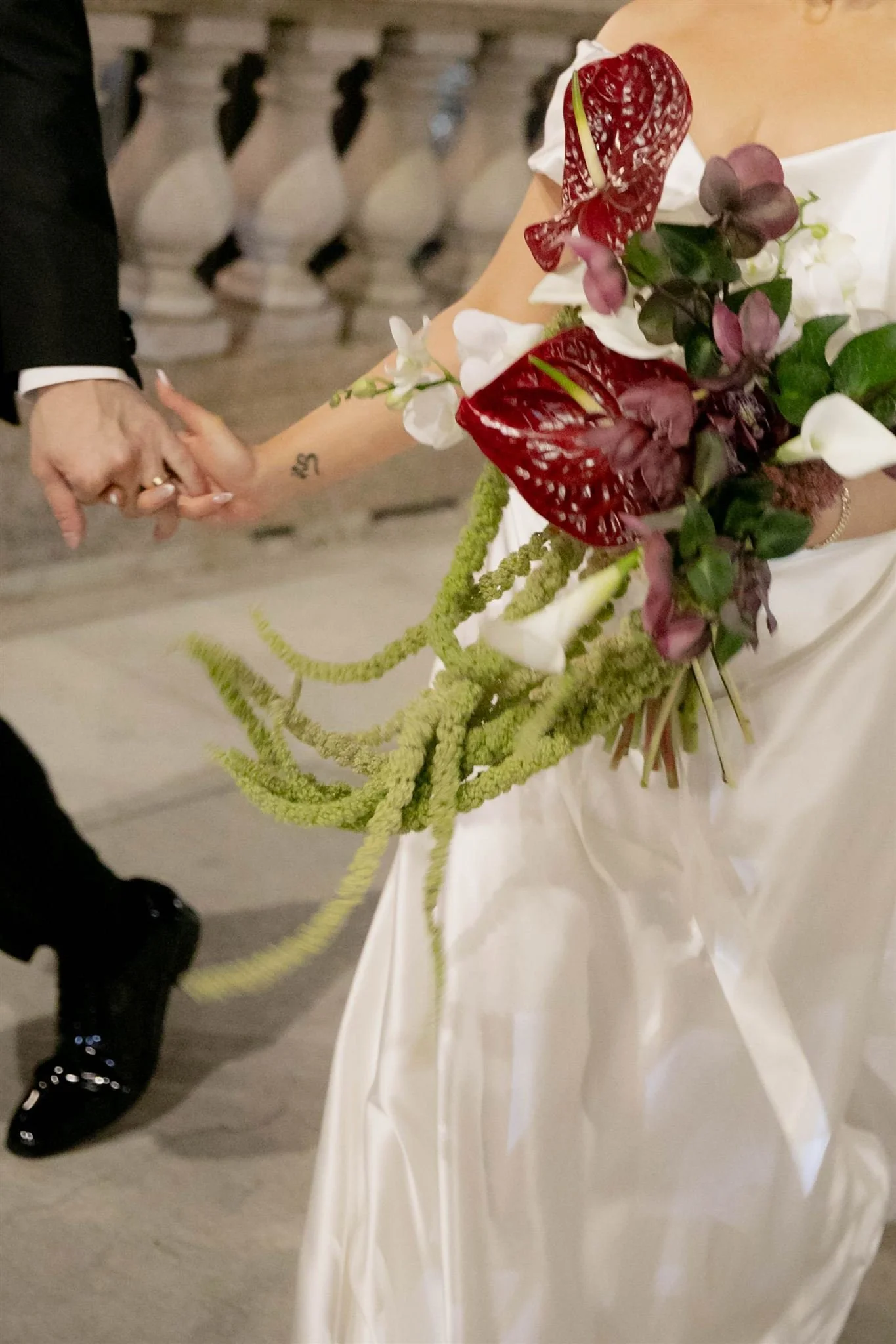 Editorial Wedding photograph in downtown Chicago on the way to Gilt Bar.