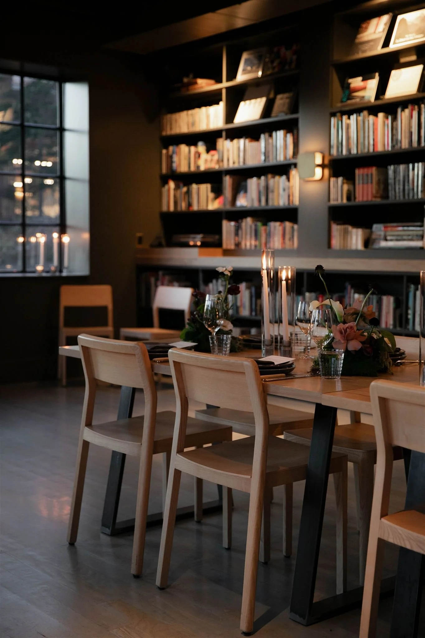 Intimate Maxwells Trading Chicago wedding venue with private rooftop terrace.