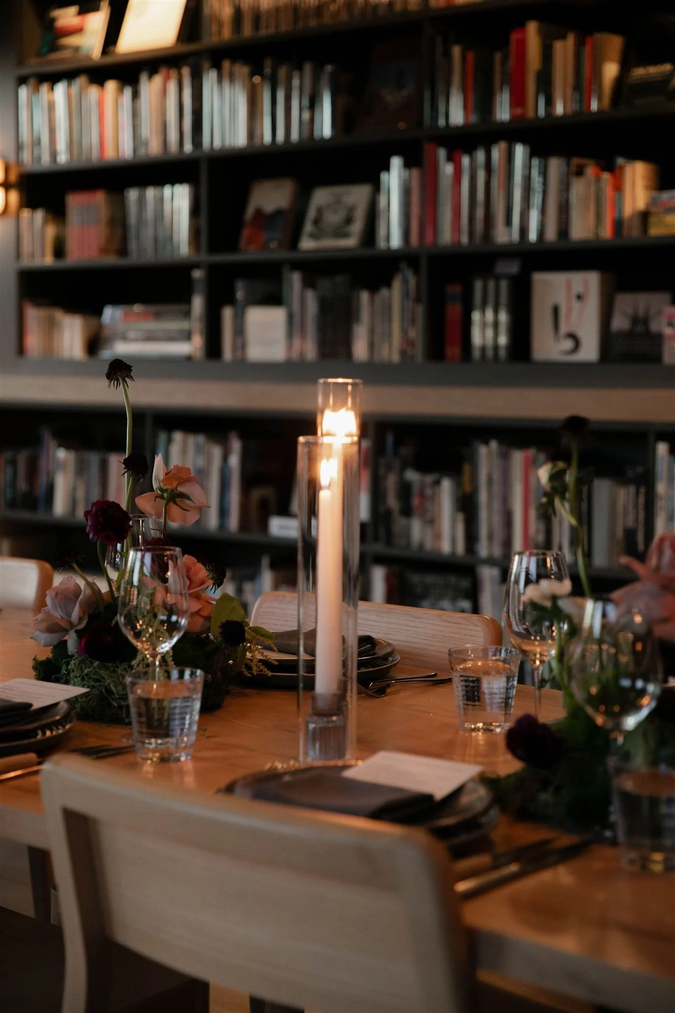 Intimate Maxwells Trading Chicago wedding venue with private dining room.