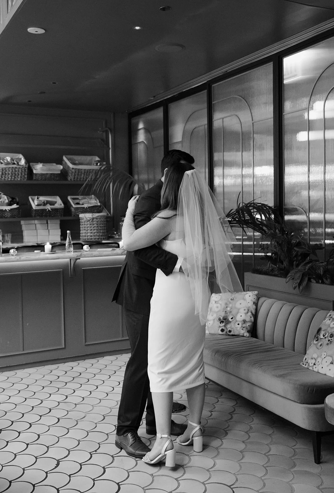 A wedding at Venteux Chicago inside the Pendry Hotel.