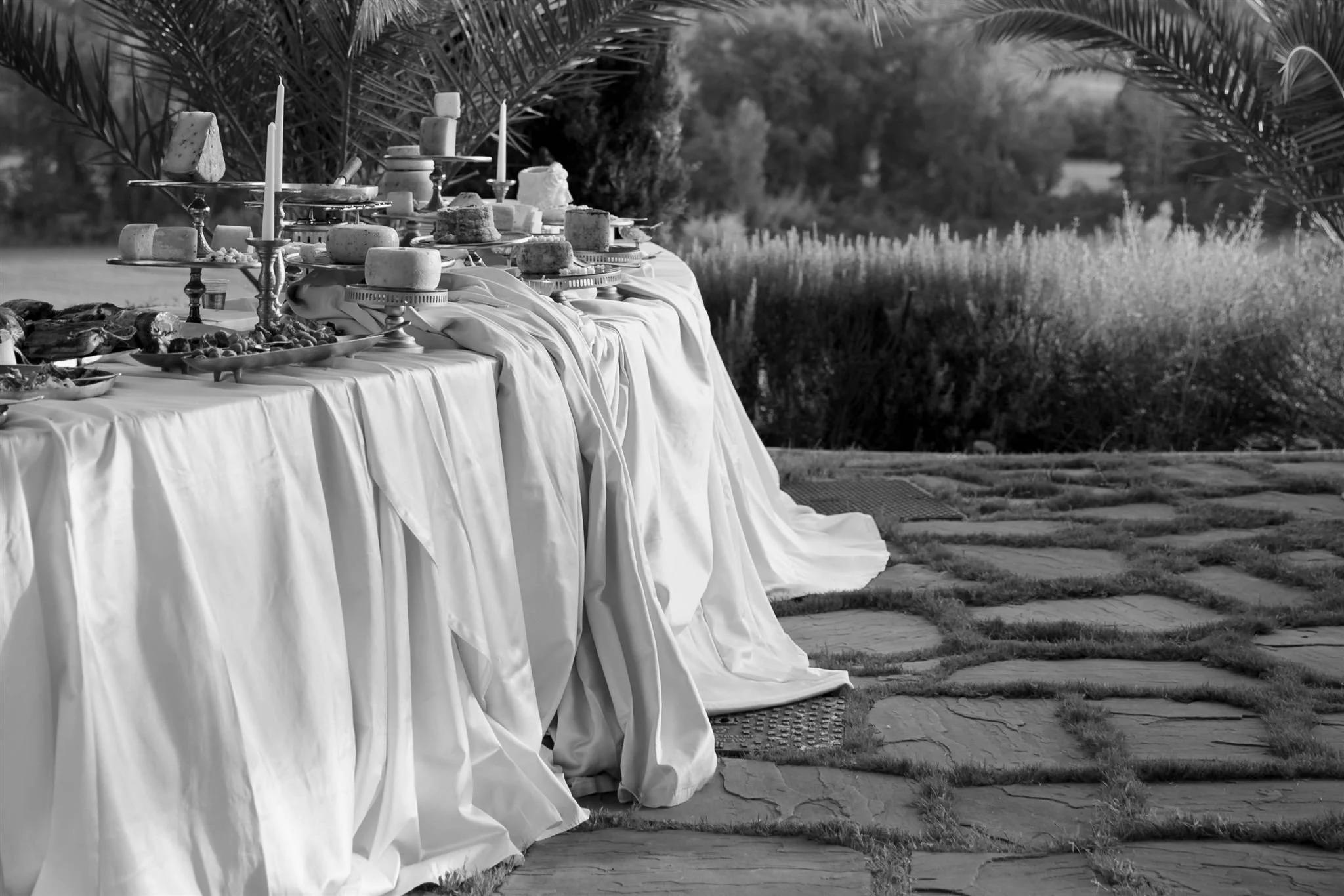 A poolside cocktail hour on a wedding day at Tenuta Corbinaia Villa in Tuscany, Italy.