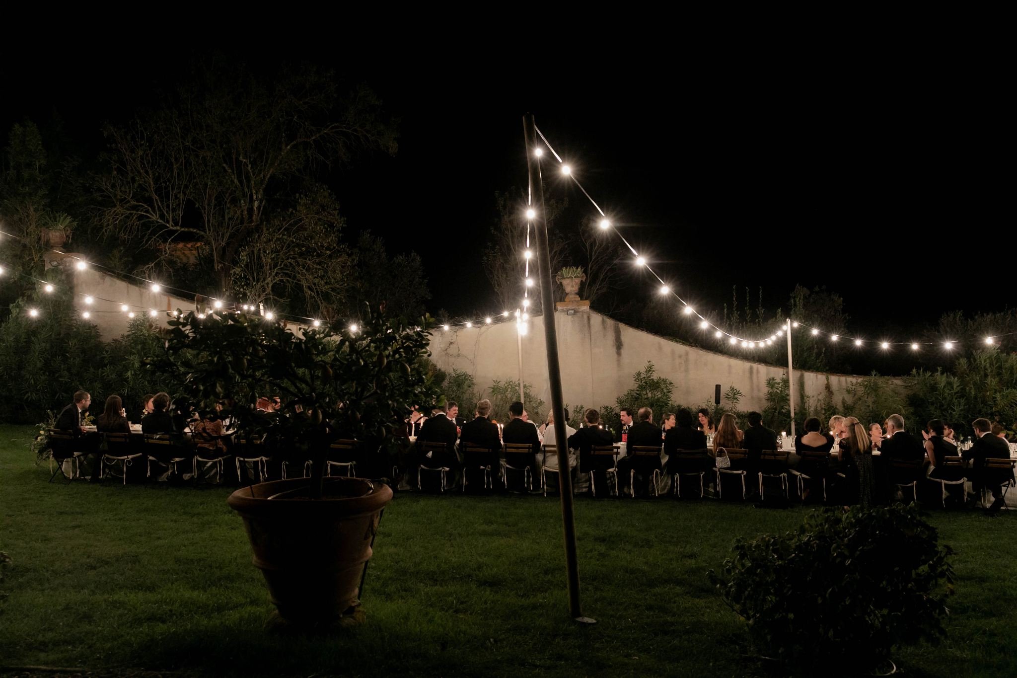 Garden wedding reception on a wedding day at Villa Medicea Di Lilliano in Tuscany, Italy.