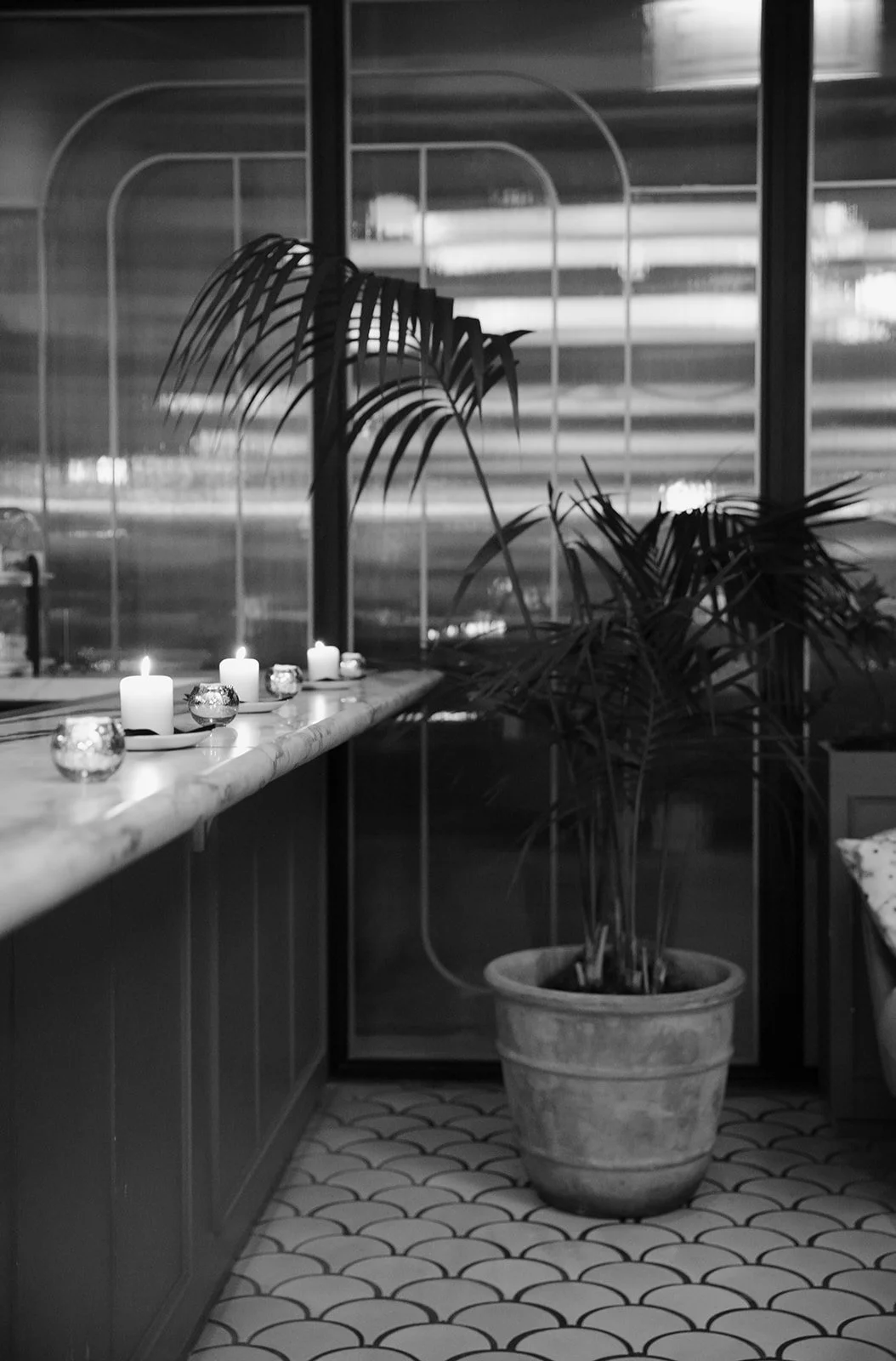 A wedding reception at Venteux Chicago inside the Pendry Hotel.