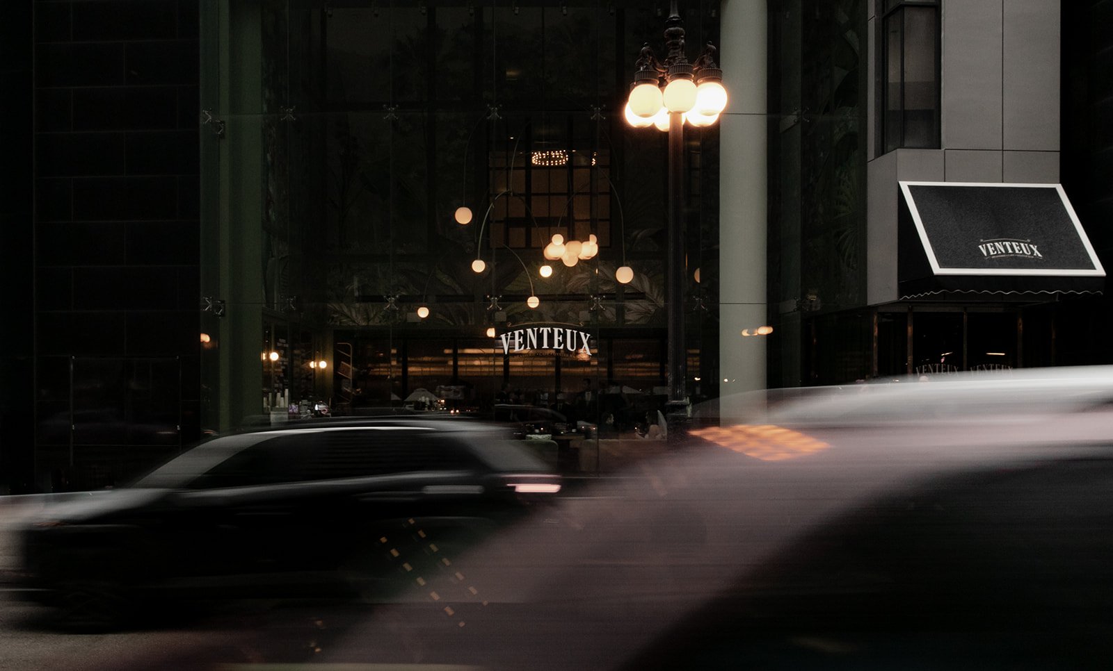 A wedding day at Venteux Chicago inside the Pendry Hotel.