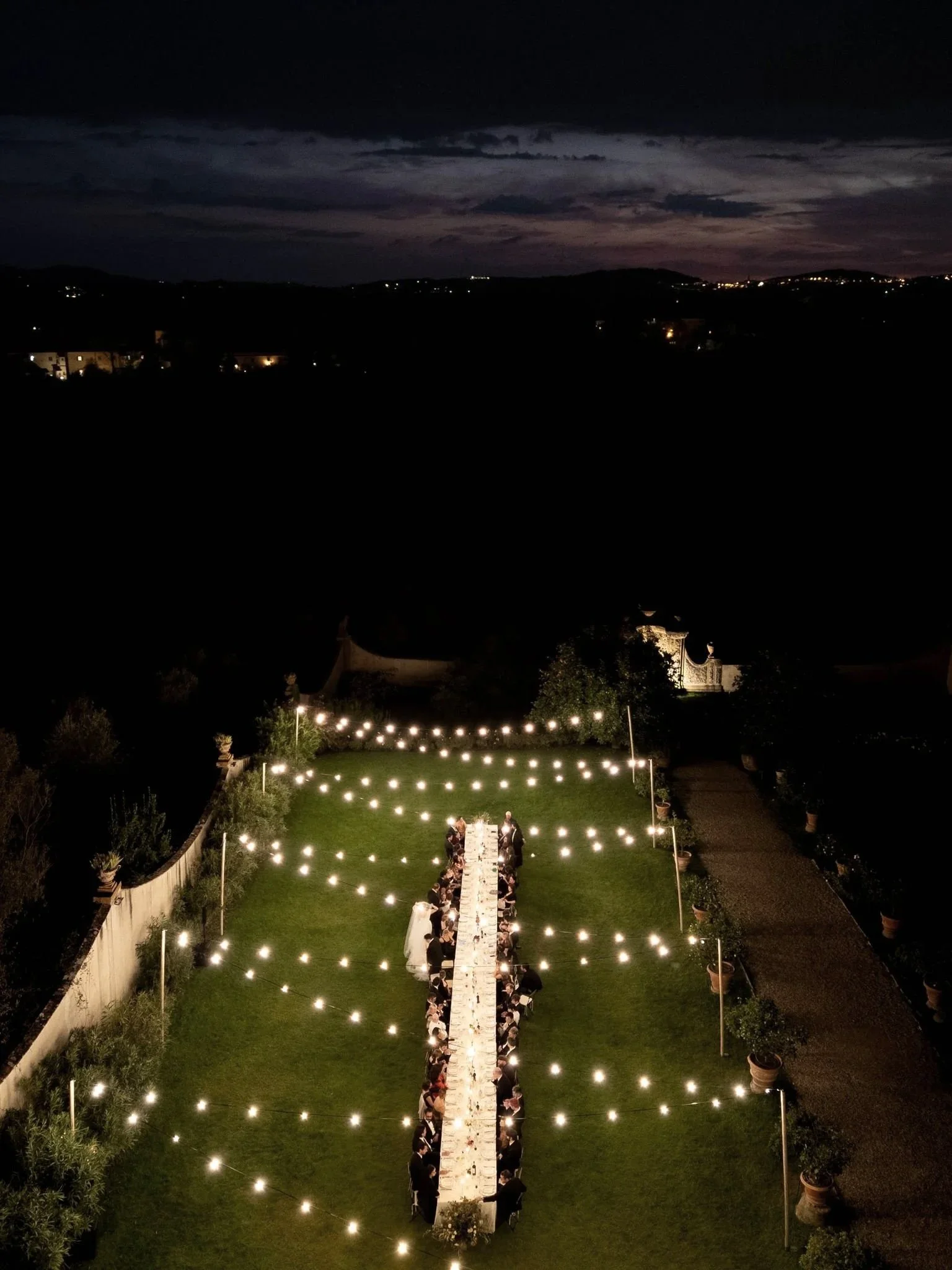 Garden wedding reception on a wedding day at Villa Medicea Di Lilliano in Tuscany, Italy.