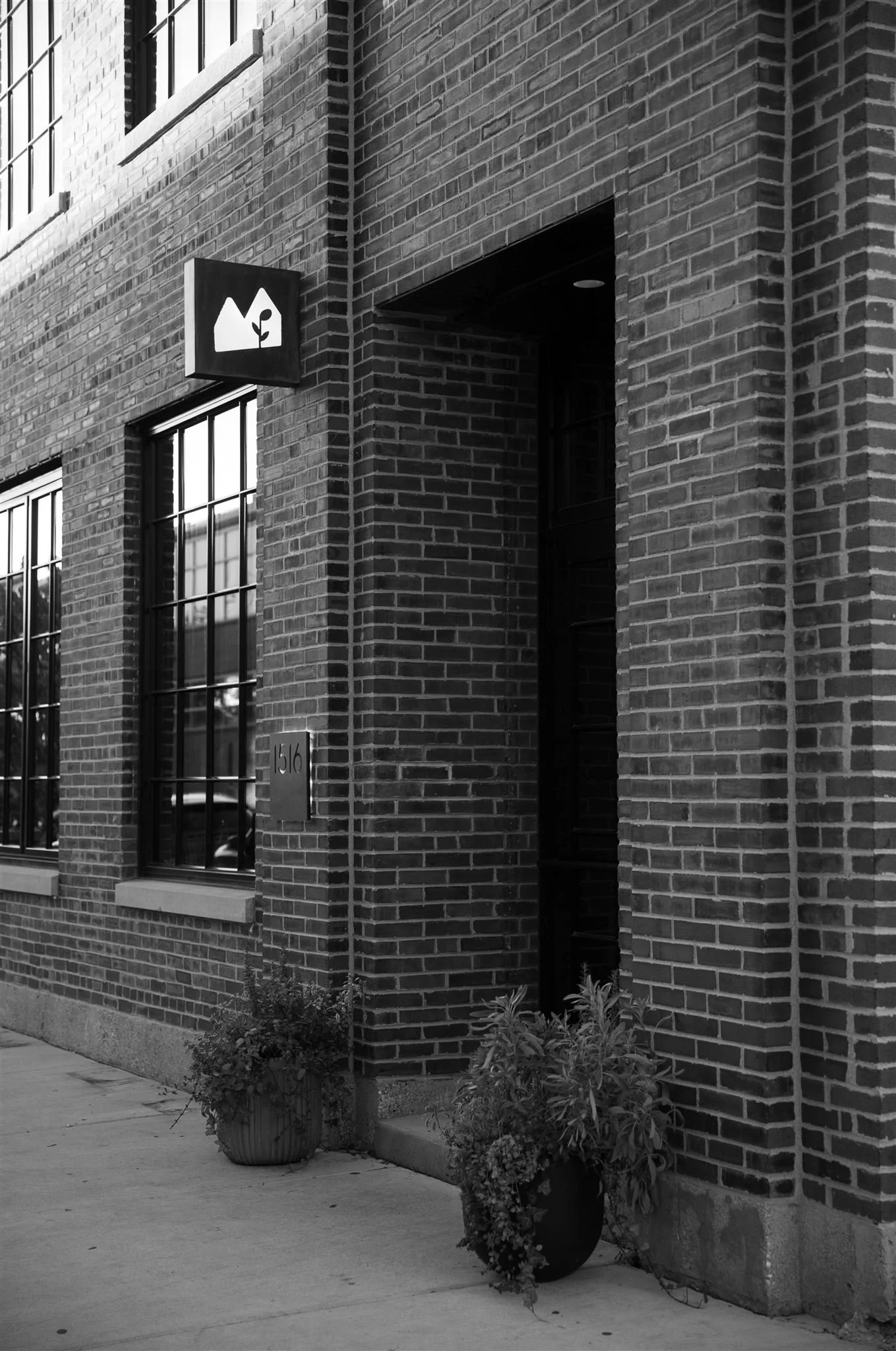 Intimate Maxwells Trading Chicago wedding venue with private rooftop terrace.