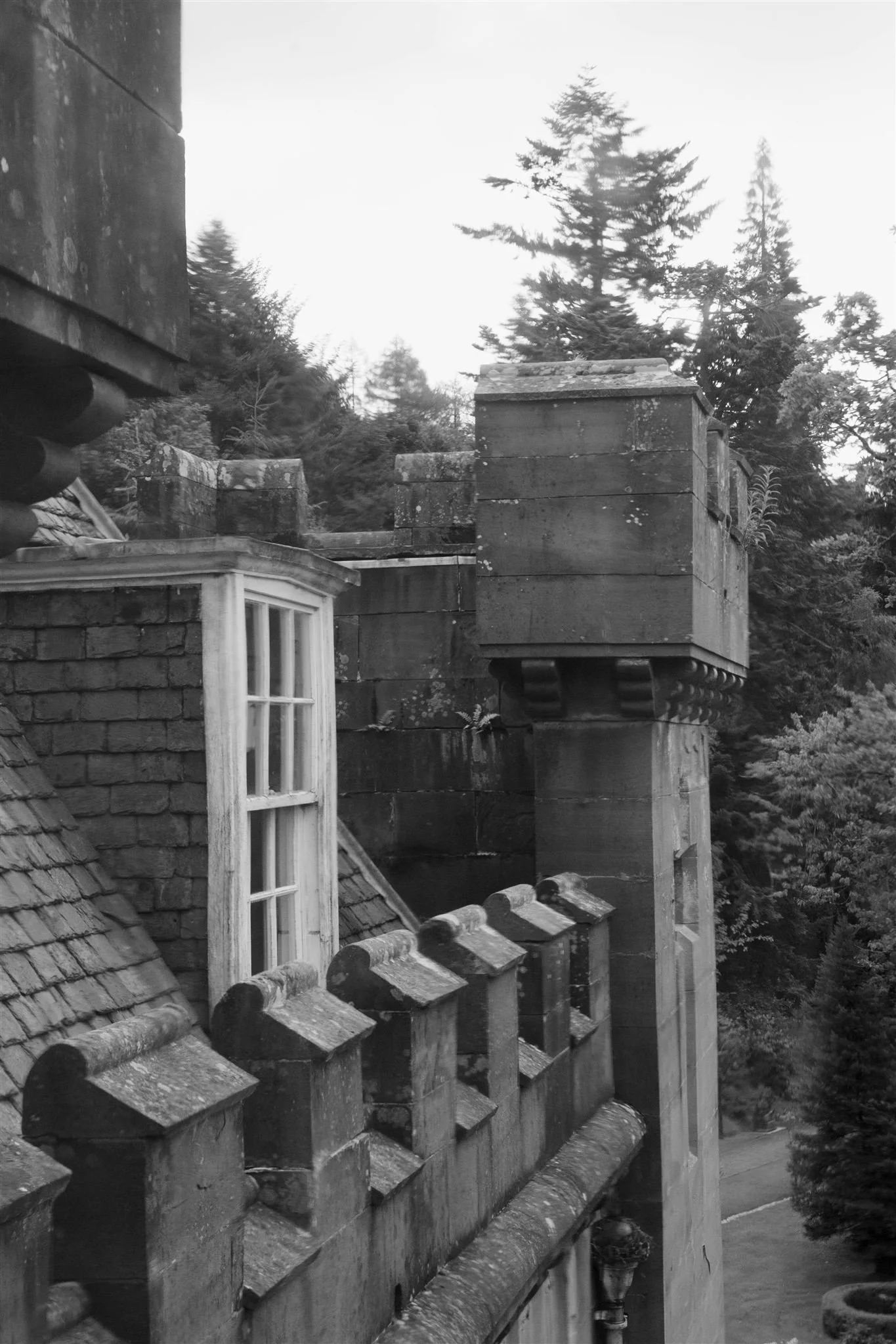 A luxury castle photo on a wedding day at Drumtochty Castle in Scotland.