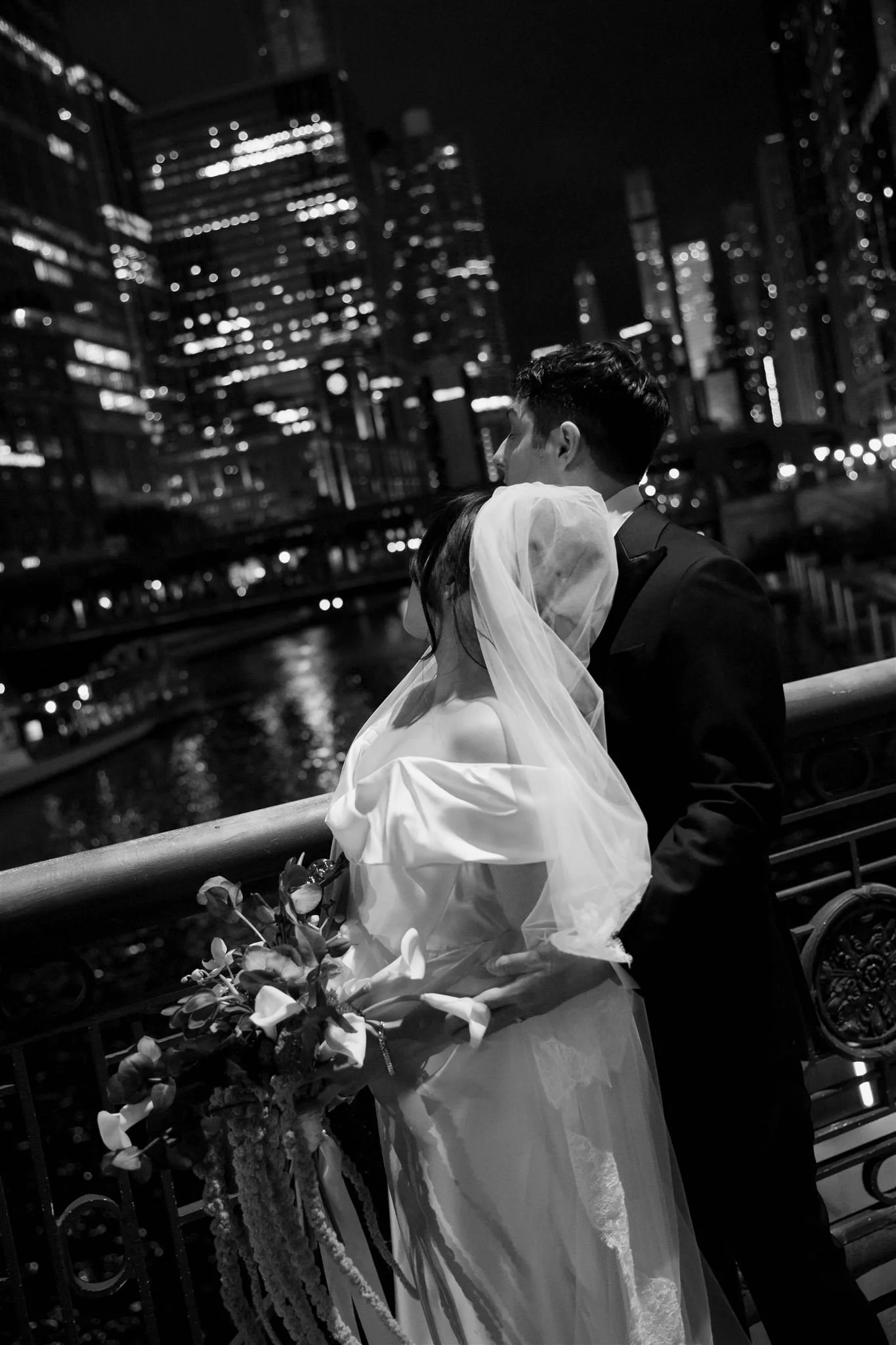 Editorial Wedding photograph in downtown Chicago on the way to Gilt Bar.