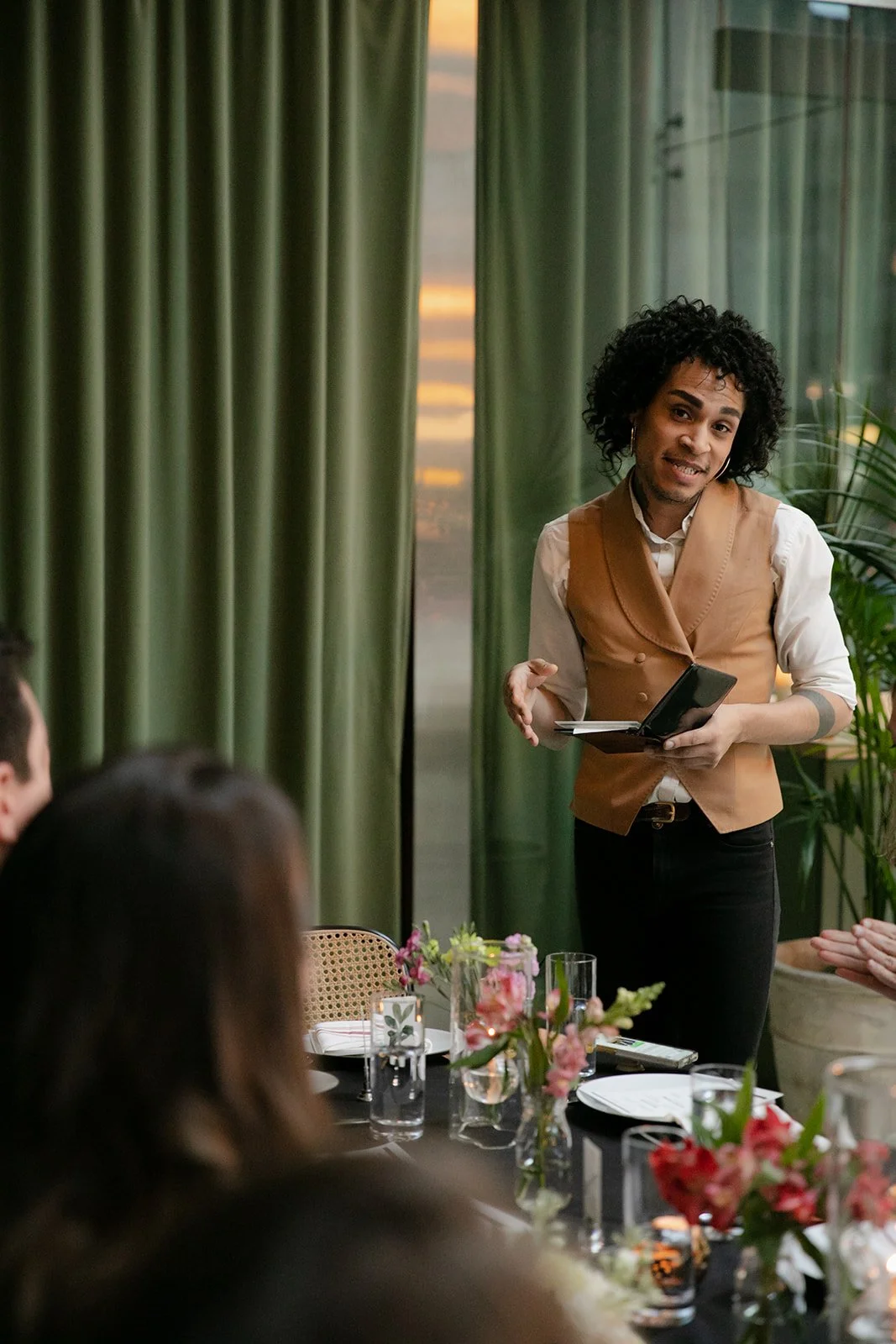 A wedding reception at Venteux Chicago inside the Pendry Hotel.