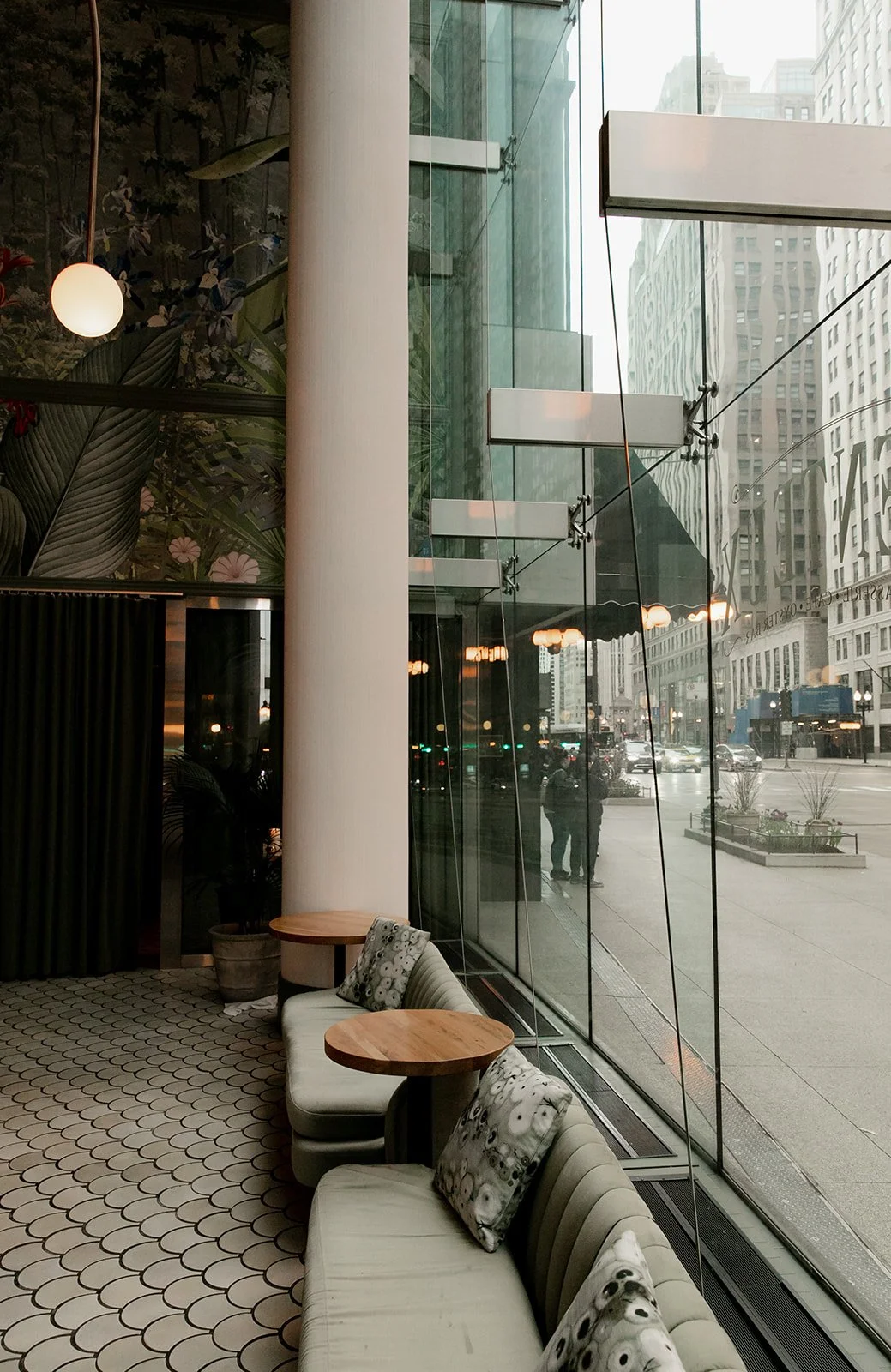 A wedding day at Venteux Chicago inside the Pendry Hotel.
