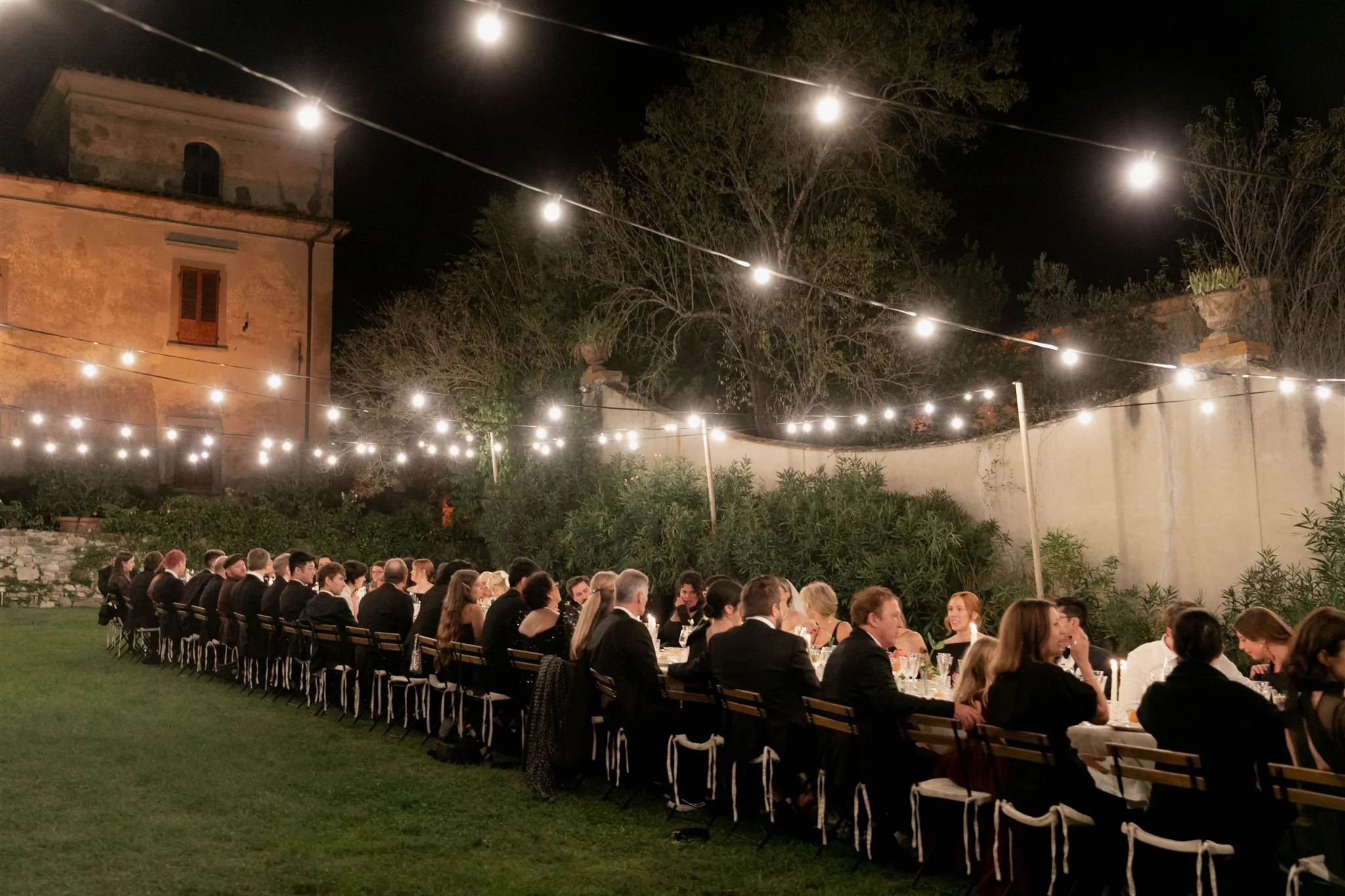 Garden wedding reception on a wedding day at Villa Medicea Di Lilliano in Tuscany, Italy.