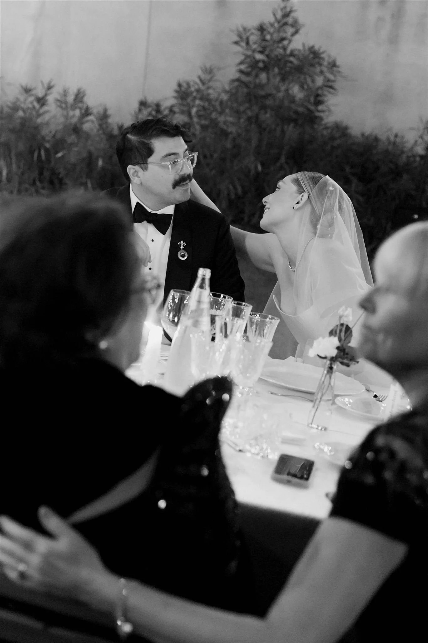 Garden wedding reception on a wedding day at Villa Medicea Di Lilliano in Tuscany, Italy.