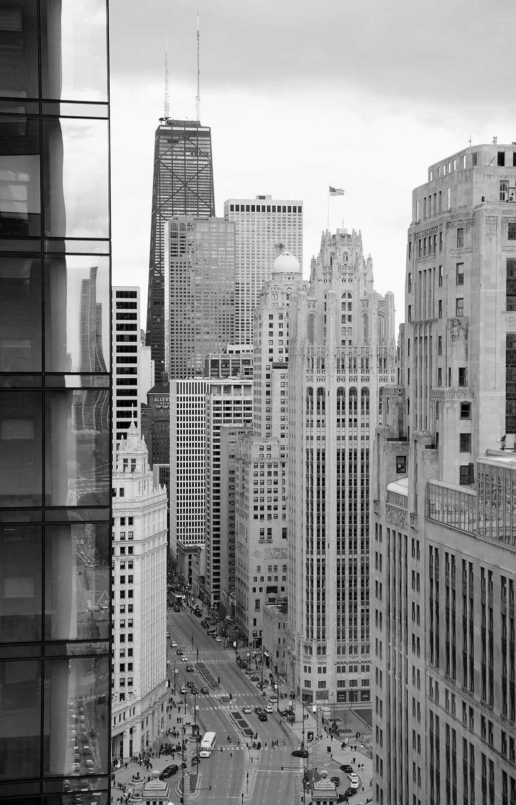 Wedding photos at Venteux Chicago and The Pendry Hotel.