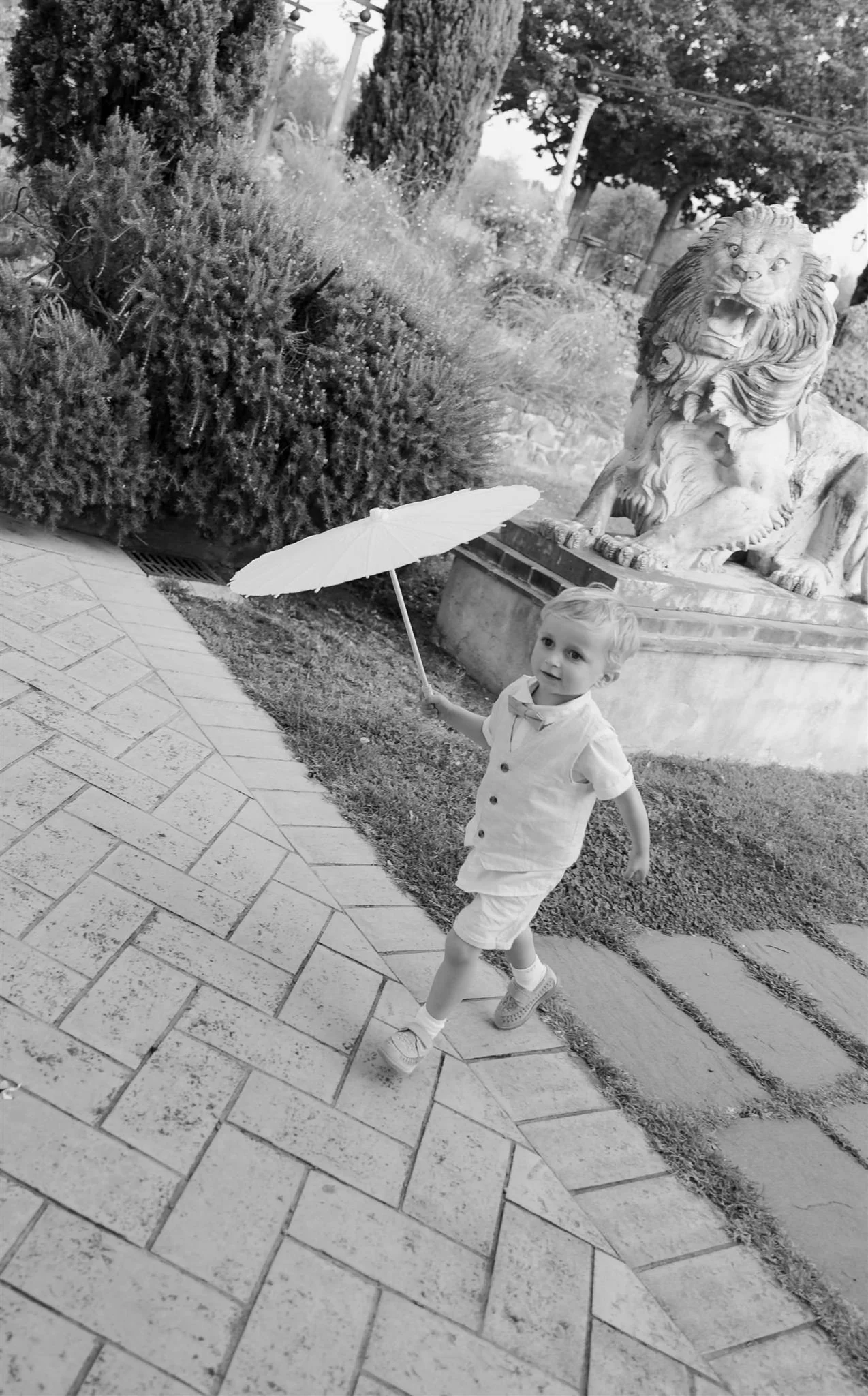 An outdoor wedding ceremony at Tenuta Corbinaia Villa in Tuscany, Italy.