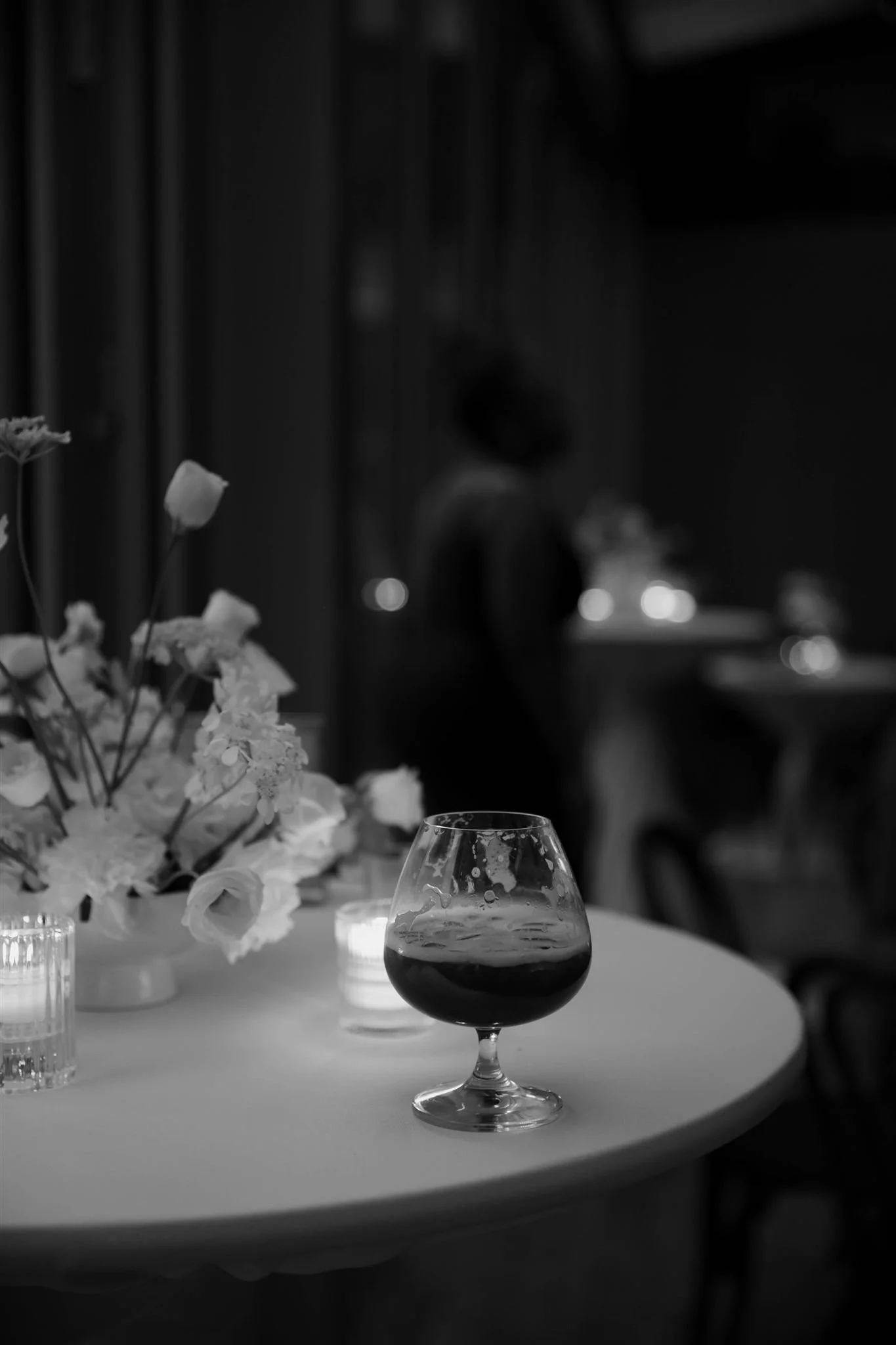 A rooftop wedding reception at Gibson’s Italia overlooking downtown Chicago.