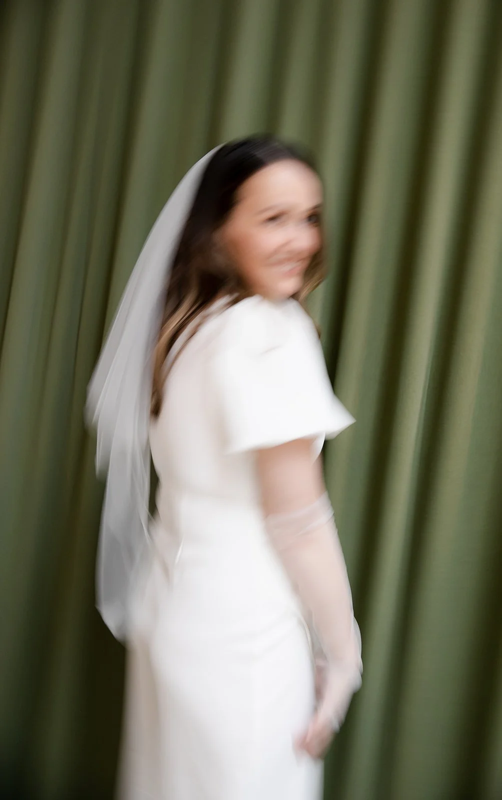 A bride on a wedding day at Venteux Chicago inside the Pendry Hotel.