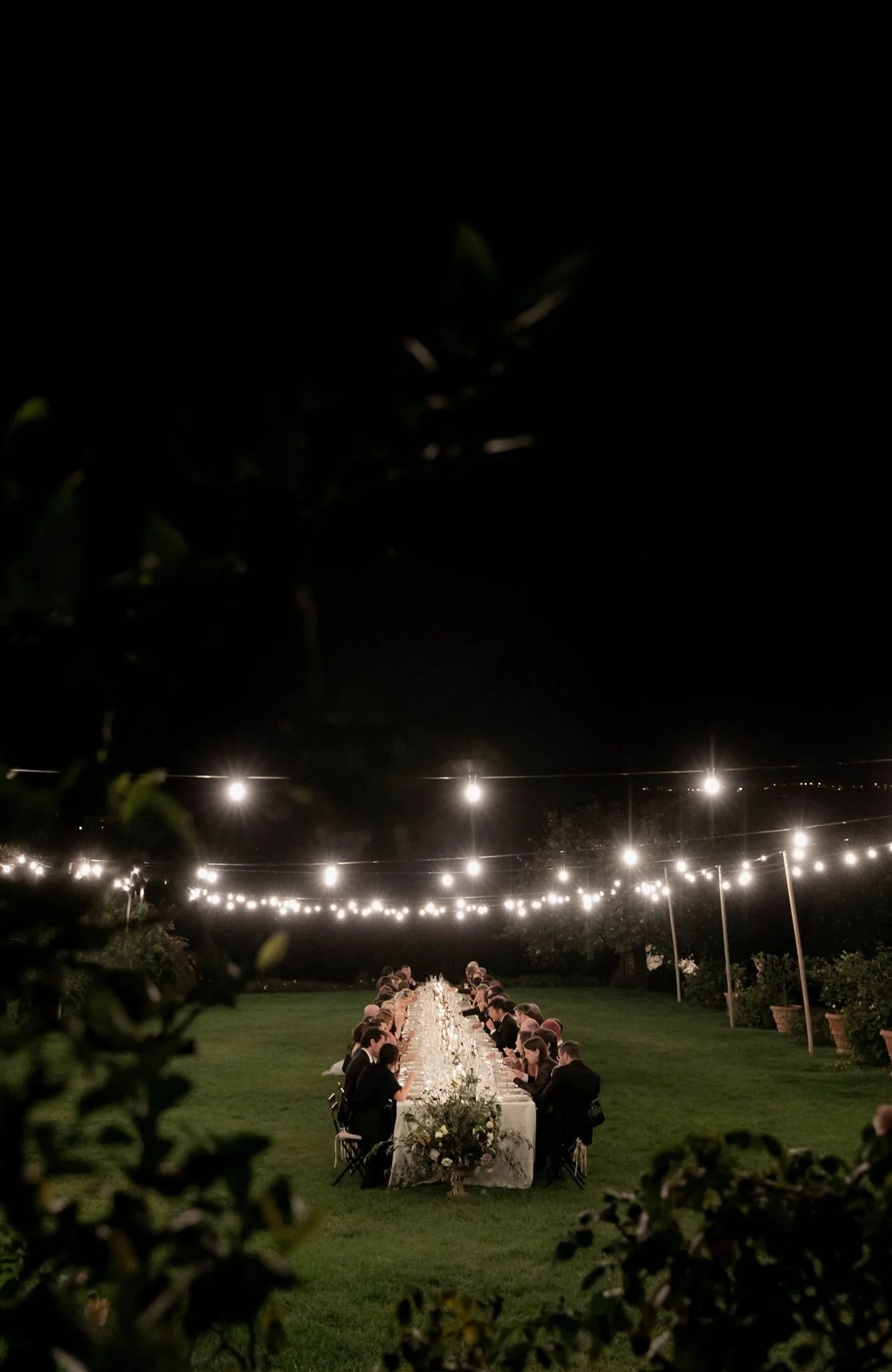 Garden wedding reception on a wedding day at Villa Medicea Di Lilliano in Tuscany, Italy.