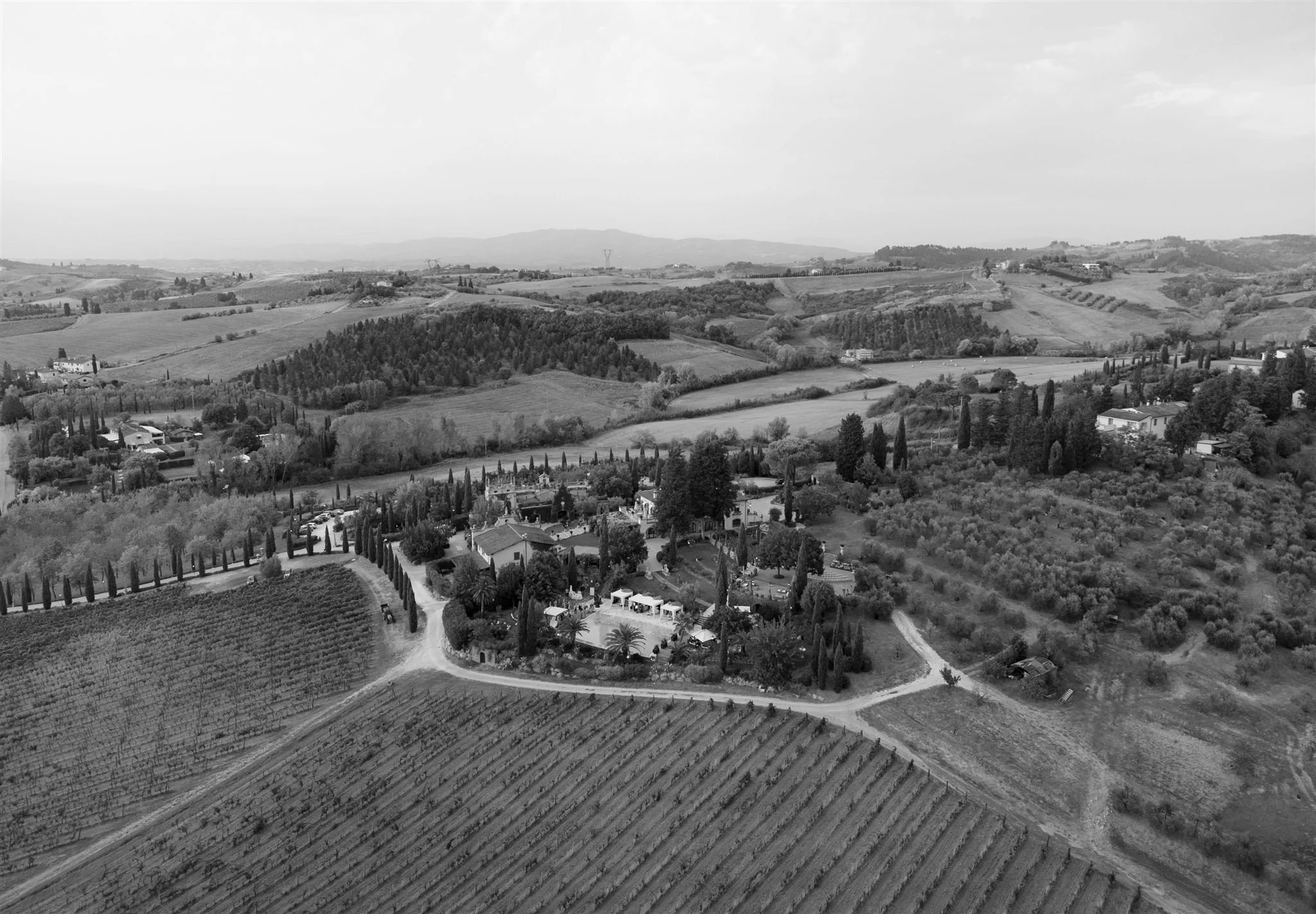 A poolside cocktail hour on a wedding day at Tenuta Corbinaia Villa in Tuscany, Italy.
