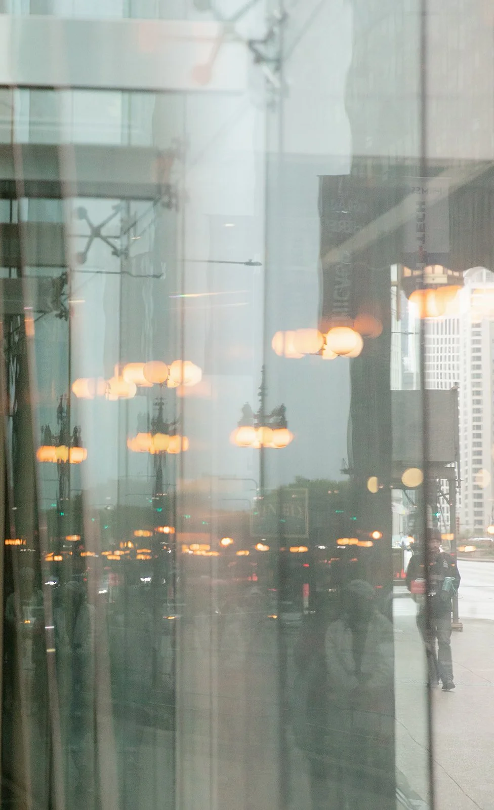 A wedding day at Venteux Chicago inside the Pendry Hotel.