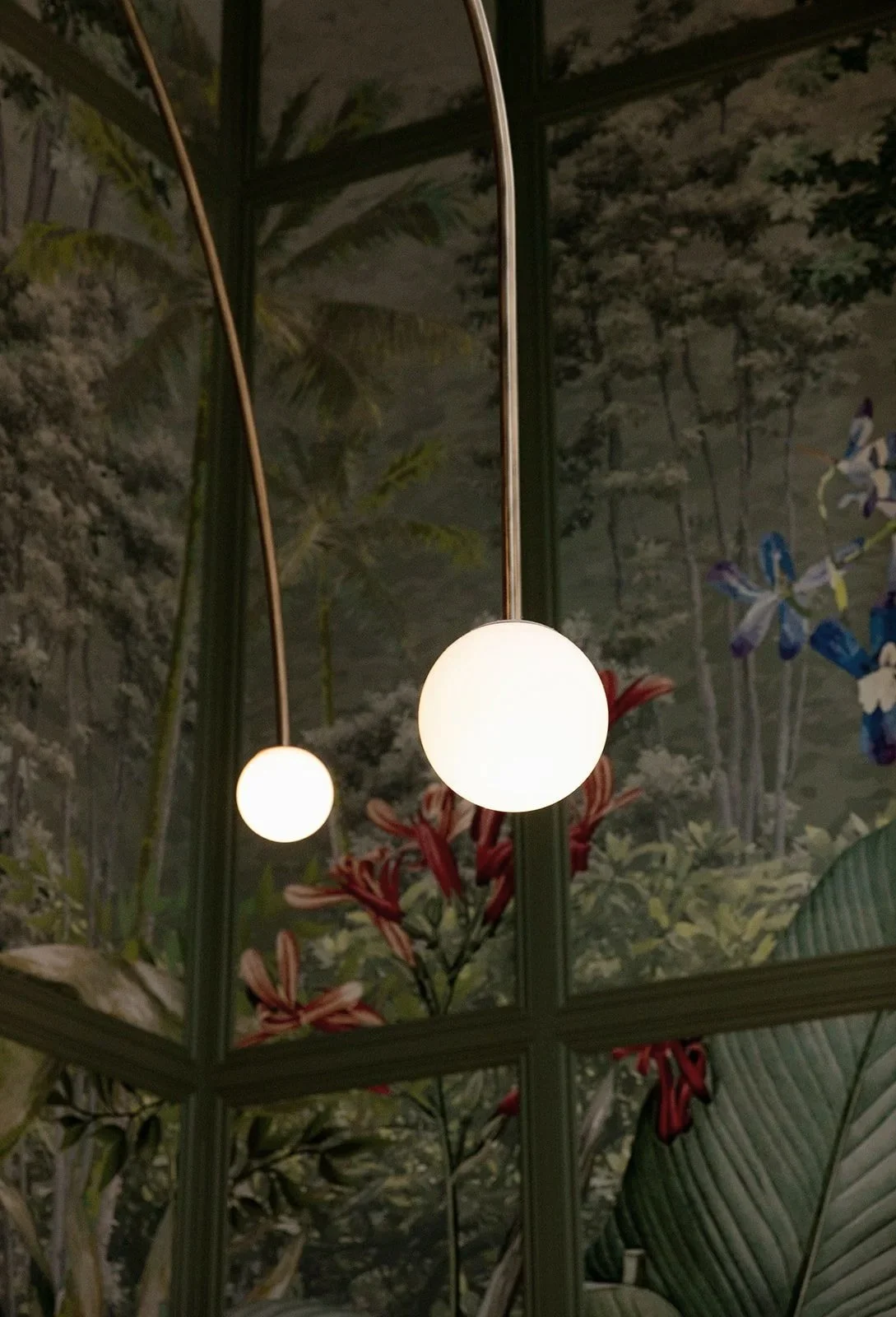 A wedding day at Venteux Chicago inside the Pendry Hotel.