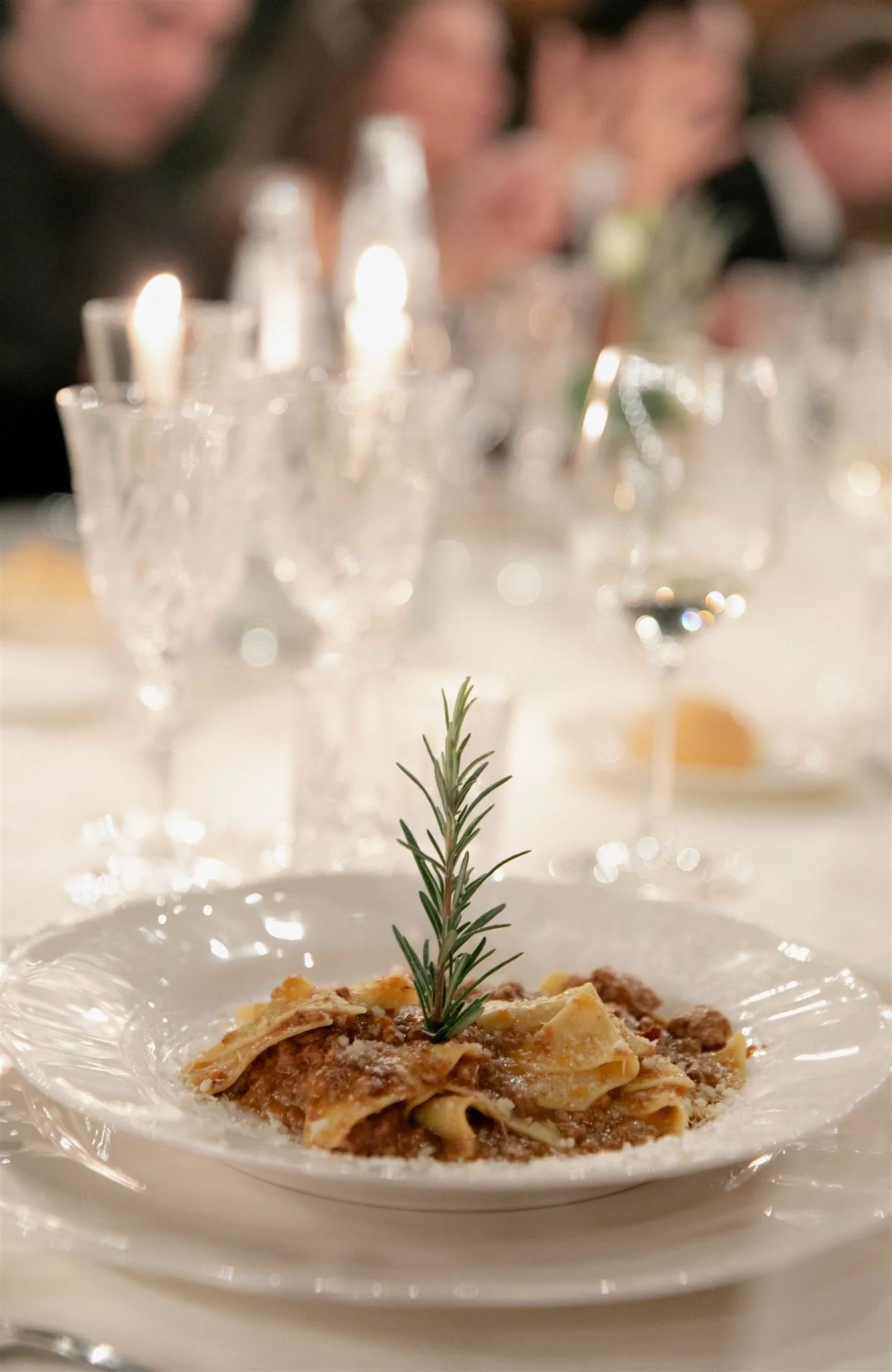 Garden wedding reception on a wedding day at Villa Medicea Di Lilliano in Tuscany, Italy.