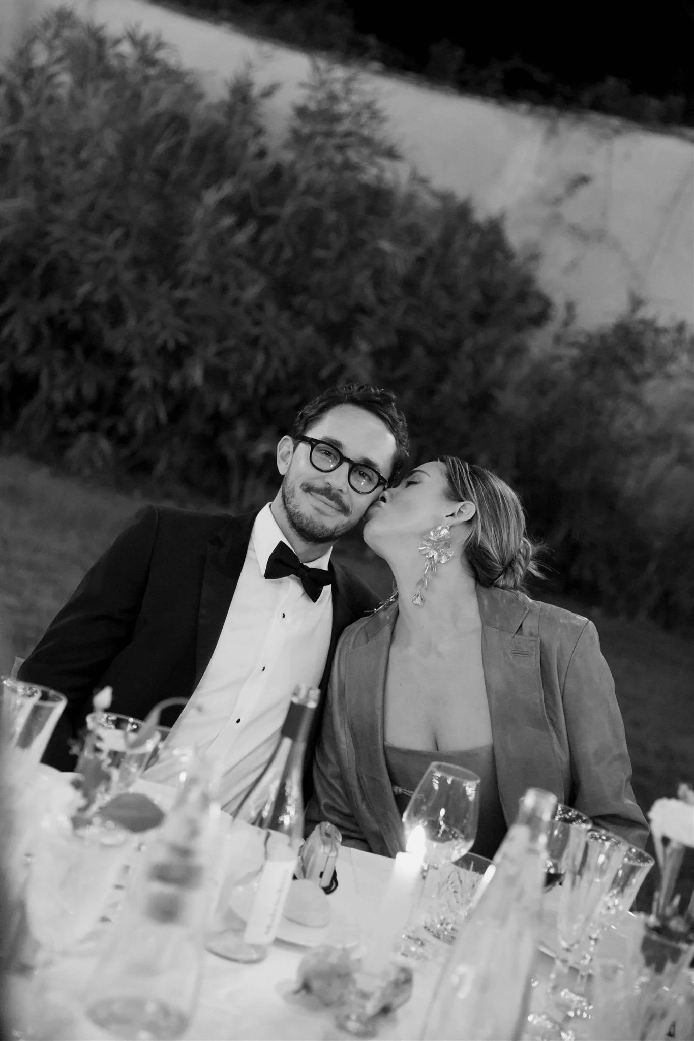 Garden wedding reception on a wedding day at Villa Medicea Di Lilliano in Tuscany, Italy.